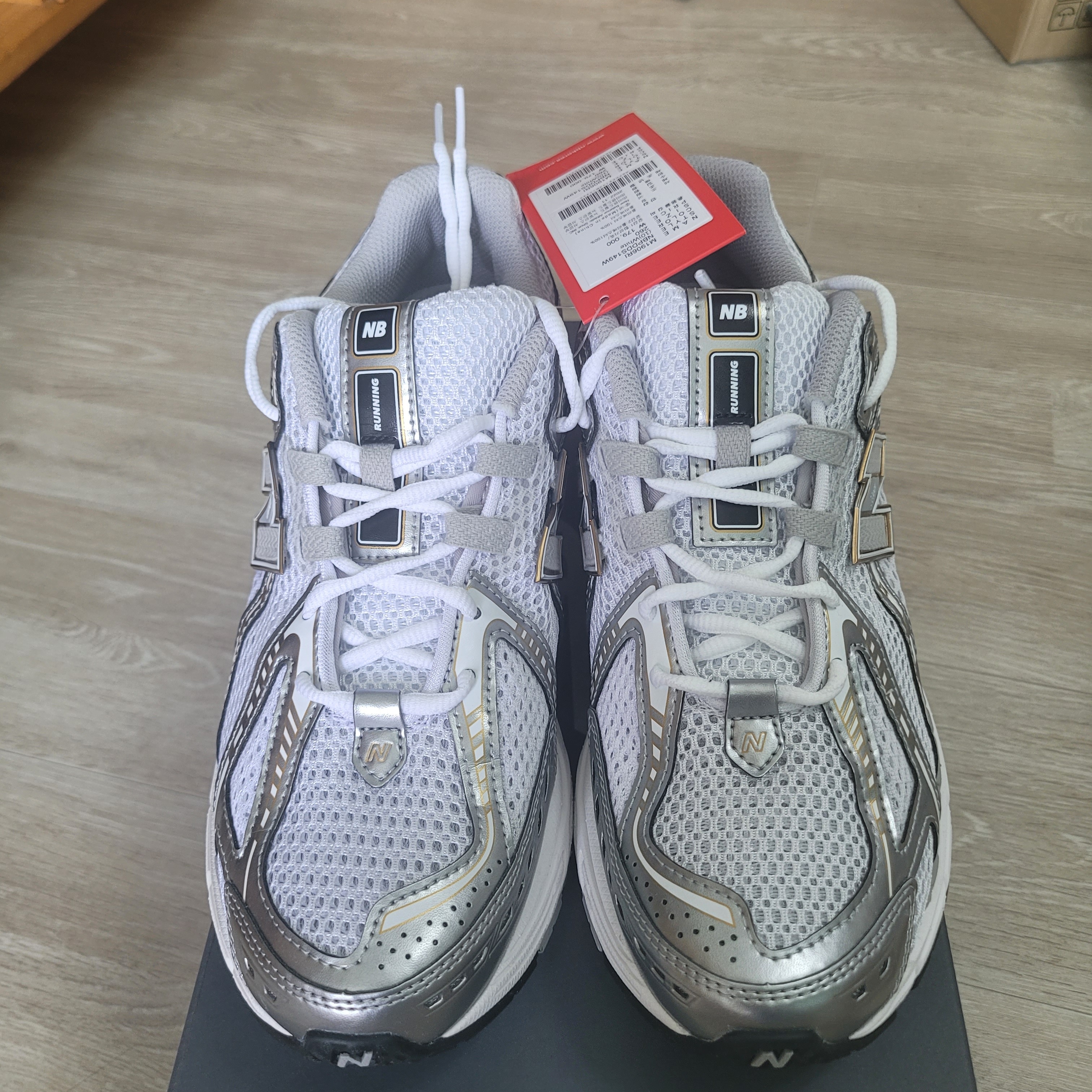 New Balance 1906R White Metallic Silver 착용 스타일 - 2