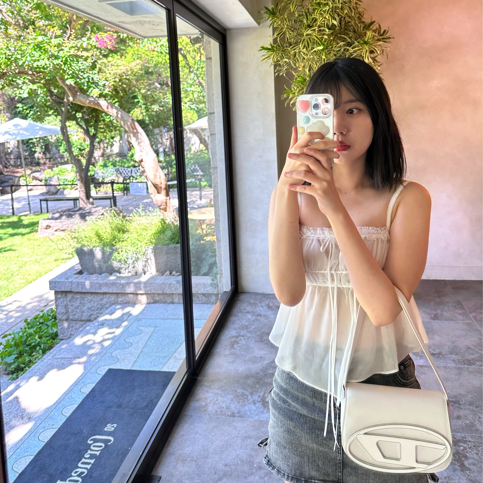 Diesel 1DR Shoulder Bag in Nappa Leather White 착용 스타일