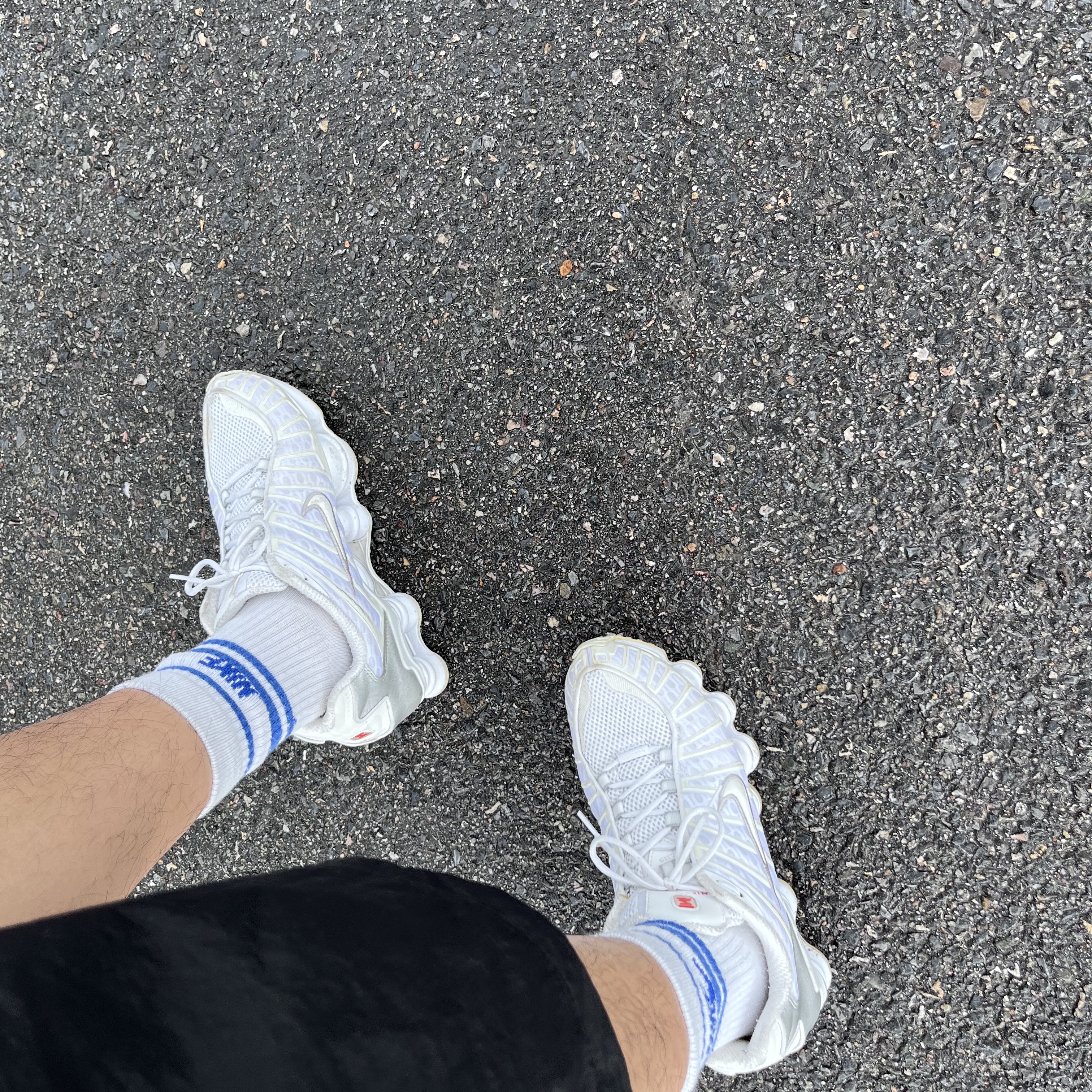 Nike Shox TL Metallic Silver 착용 스타일