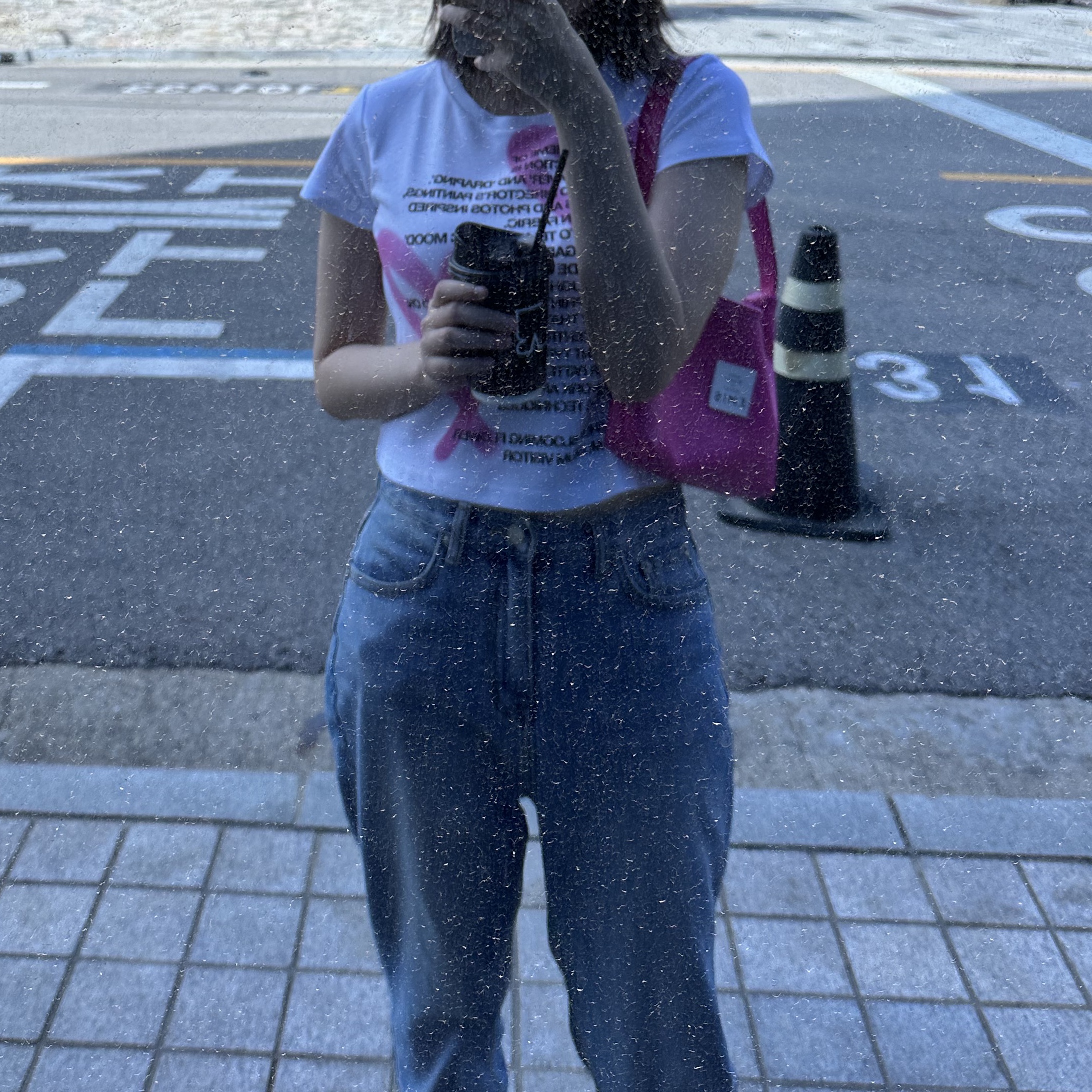 The Museum Visitor Crop Heart Sprayed T-Shirt White 착용 스타일 - 2