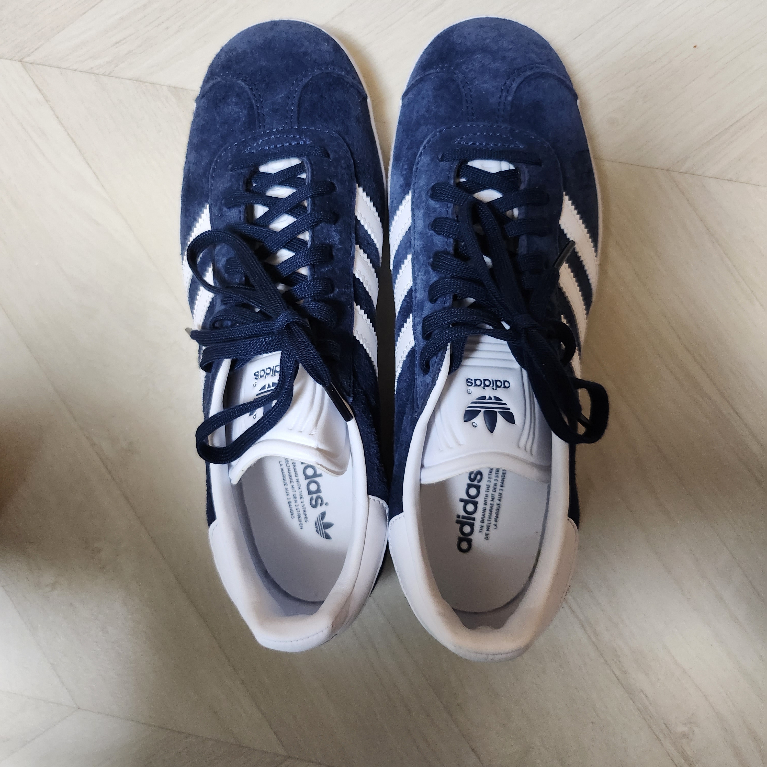 Adidas Gazelle Collegiate Navy 착용 스타일 - 2
