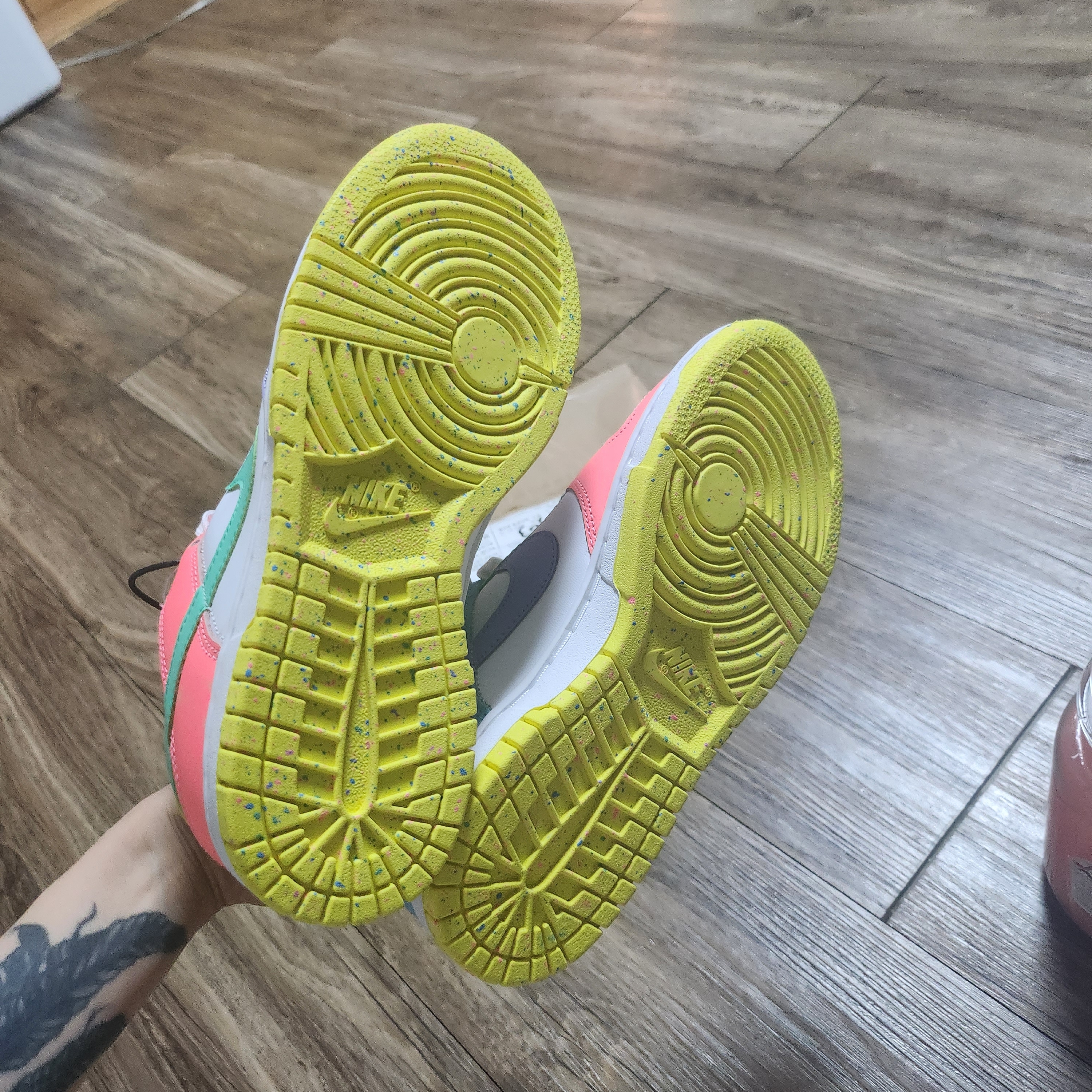 (W) Nike Dunk Low SE Candy, (W) Jordan 1 Elevate Low White Onyx 착용 스타일 - 3