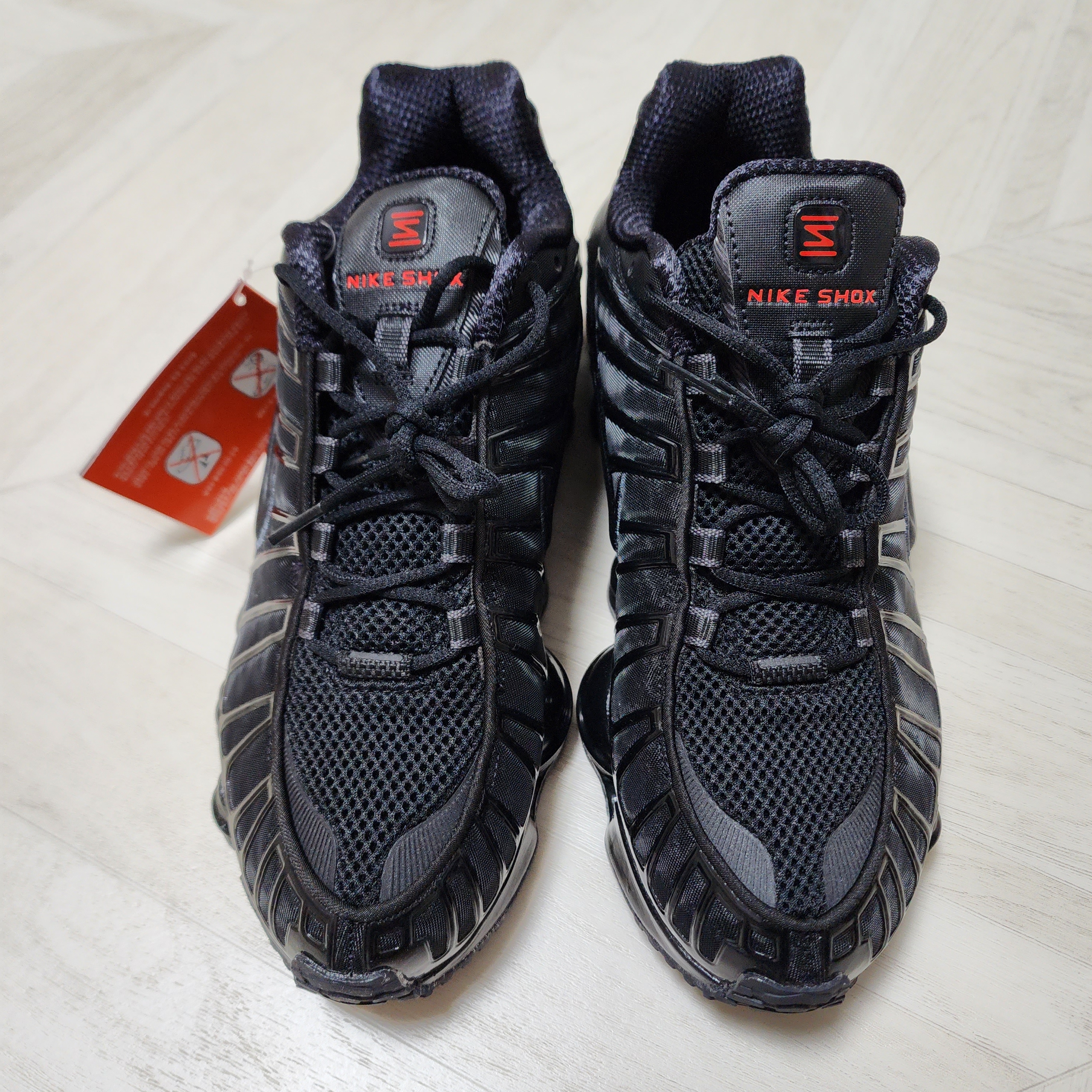 (W) Nike Shox TL Black and Max Orange 착용 스타일 - 2