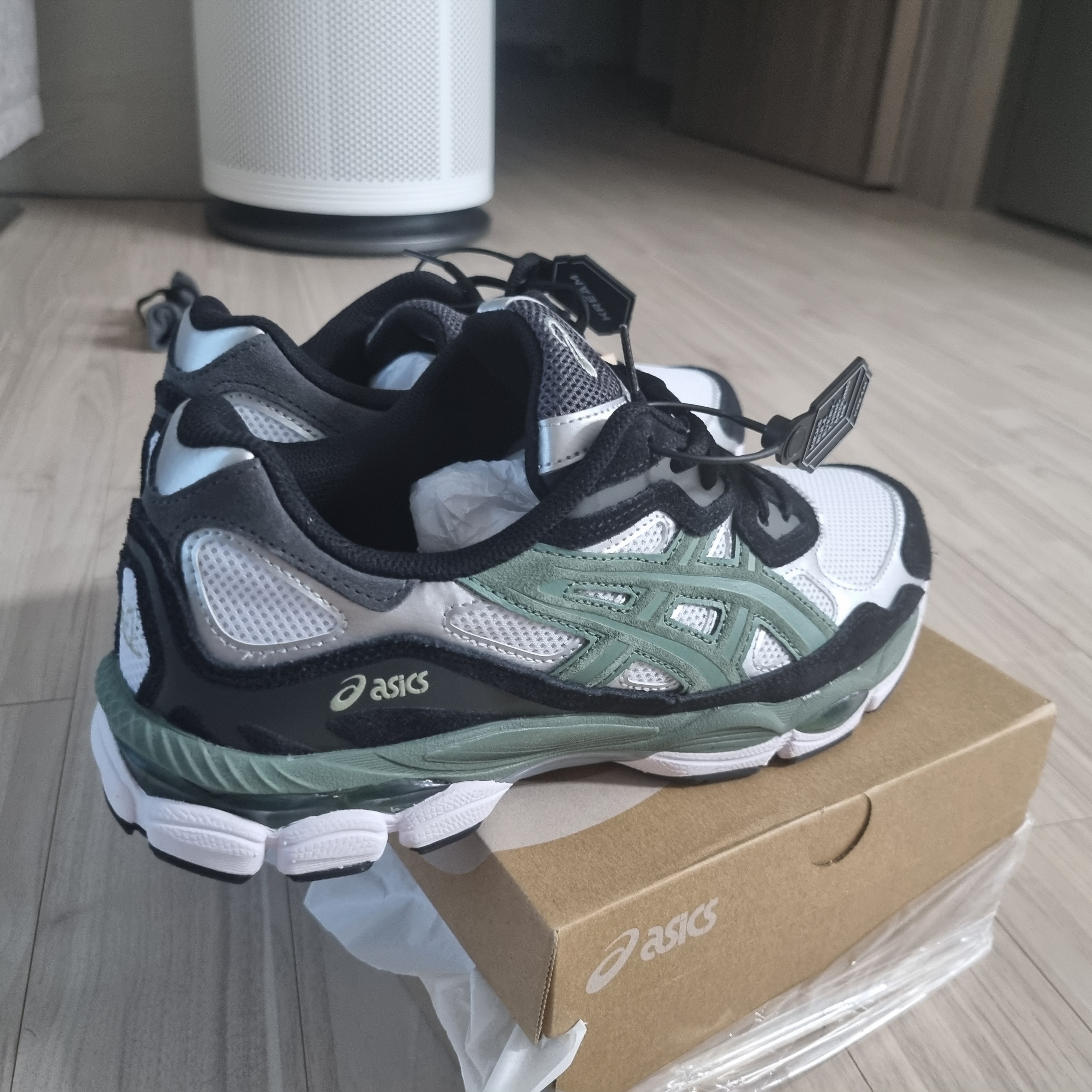 Asics Gel-NYC White Ivy 착용 스타일