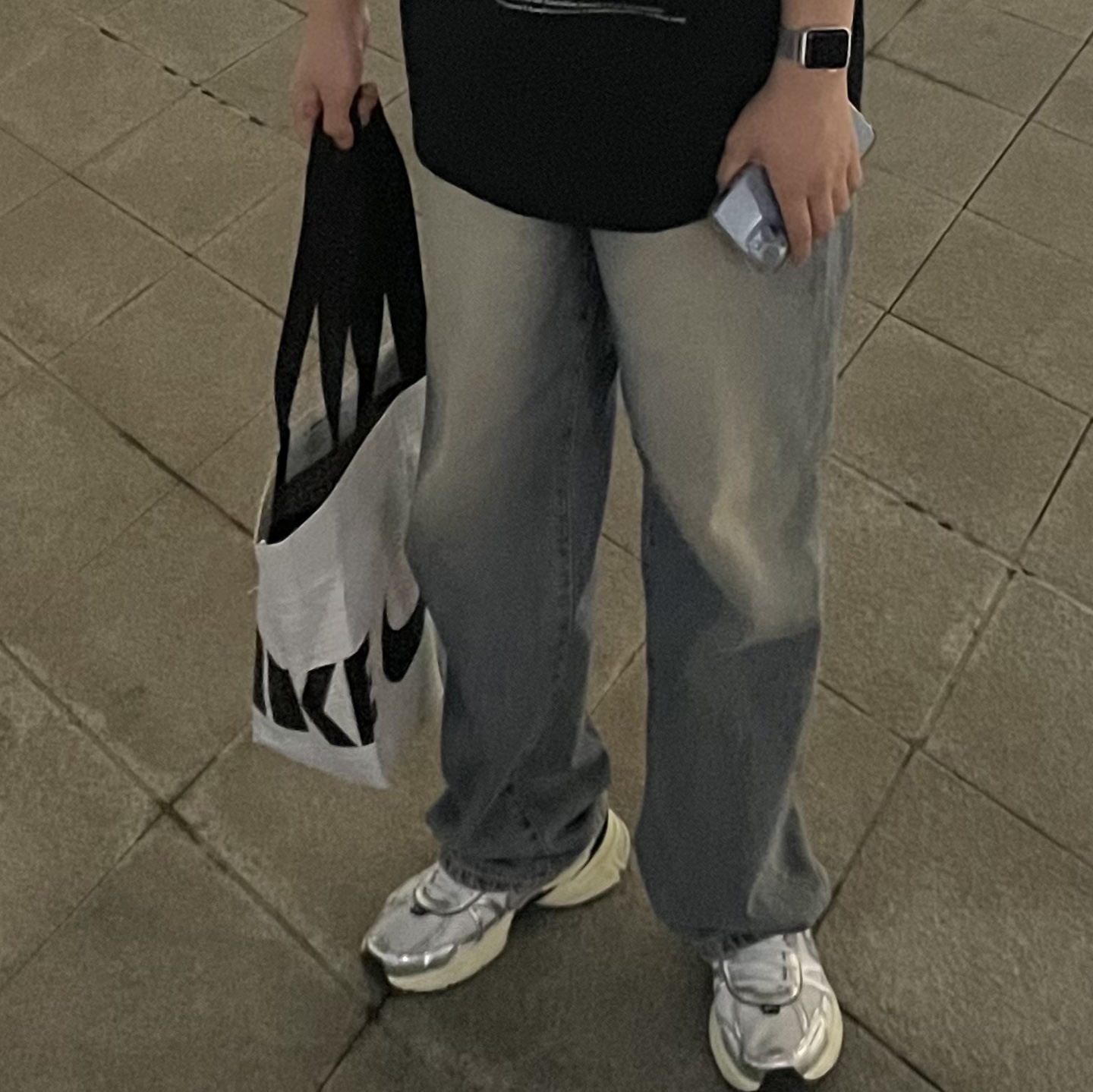 Nike V2K Run Summit White Metallic Silver 착용 스타일