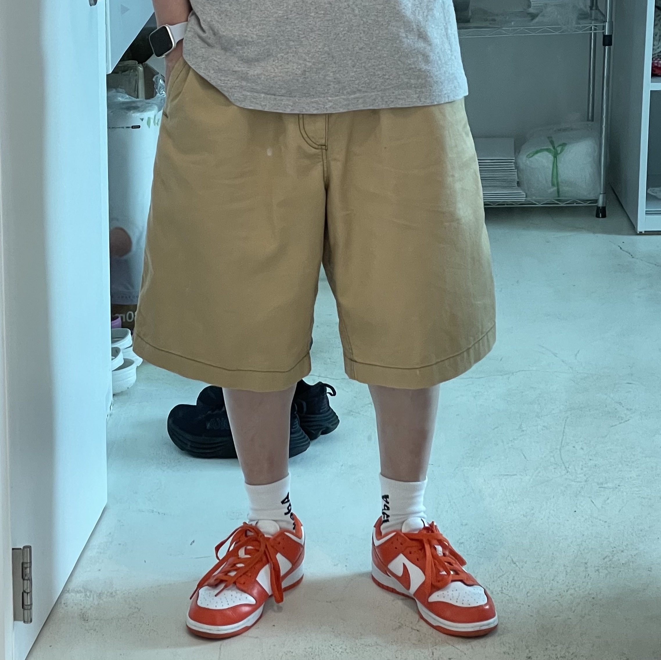 Uniqlo x Marni Wide Fit Boxy Short Pants Beige 착용 스타일