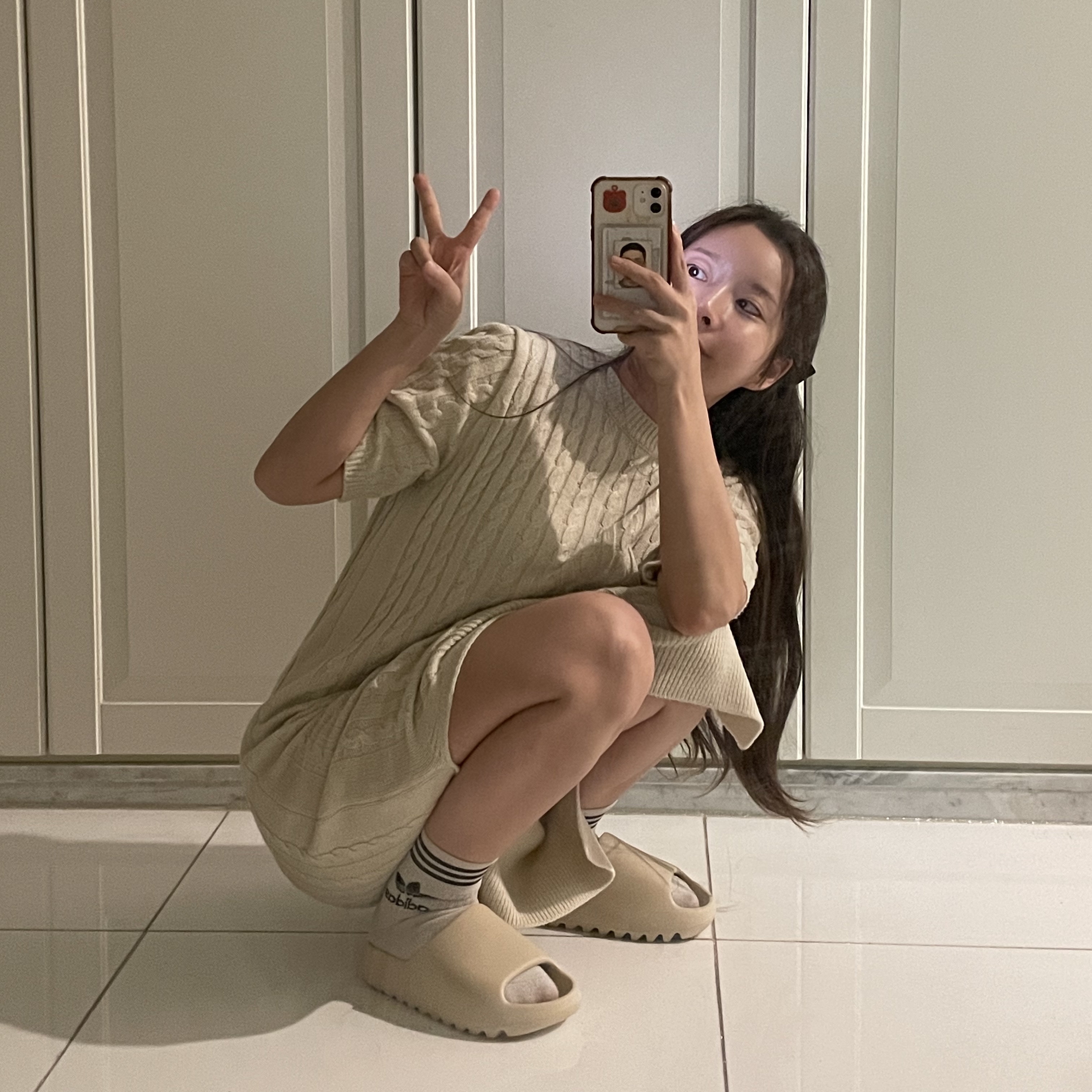 Adidas Yeezy Slide Bone 2022/2023 착용 스타일