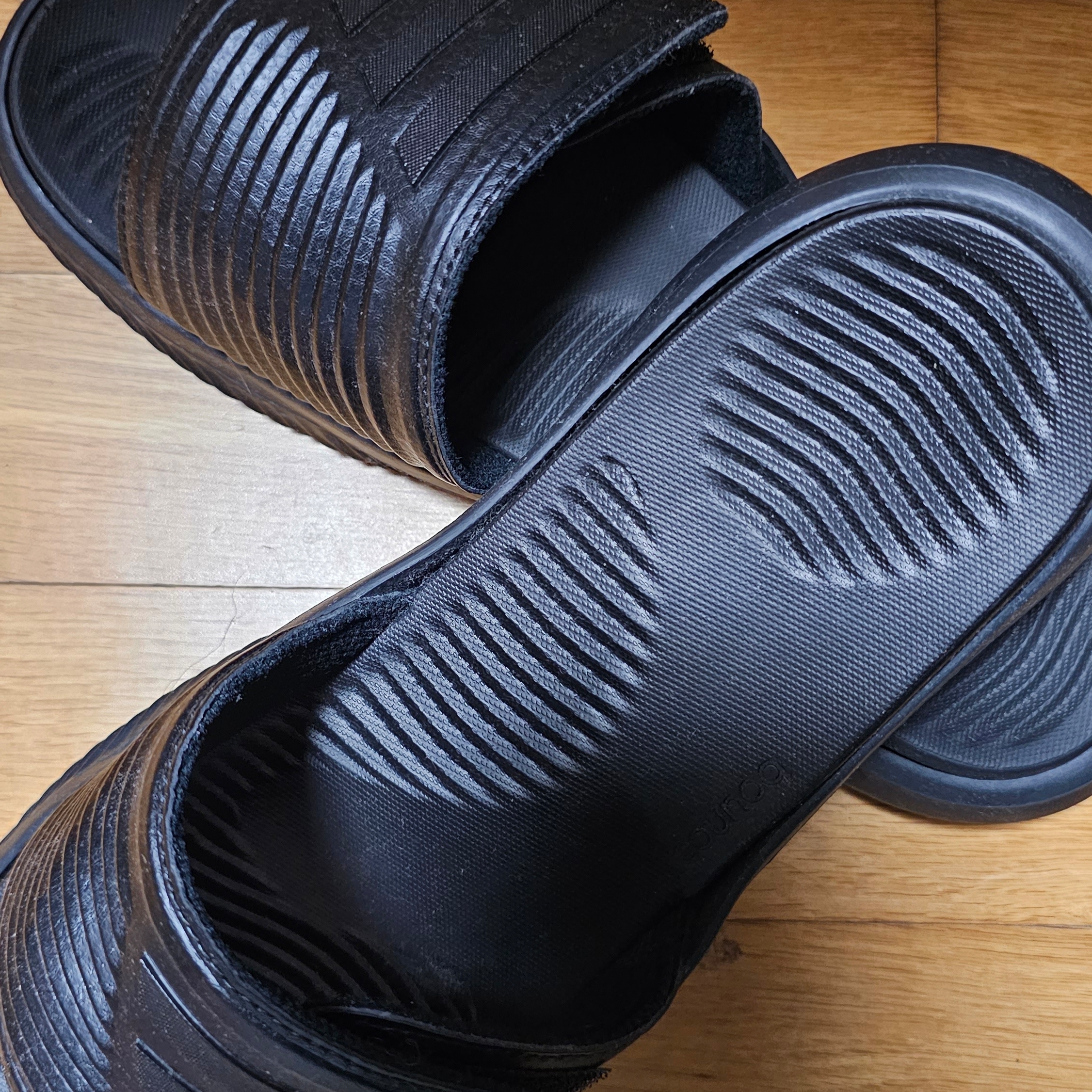 Adidas Alphabounce Slide Core Black 착용 스타일