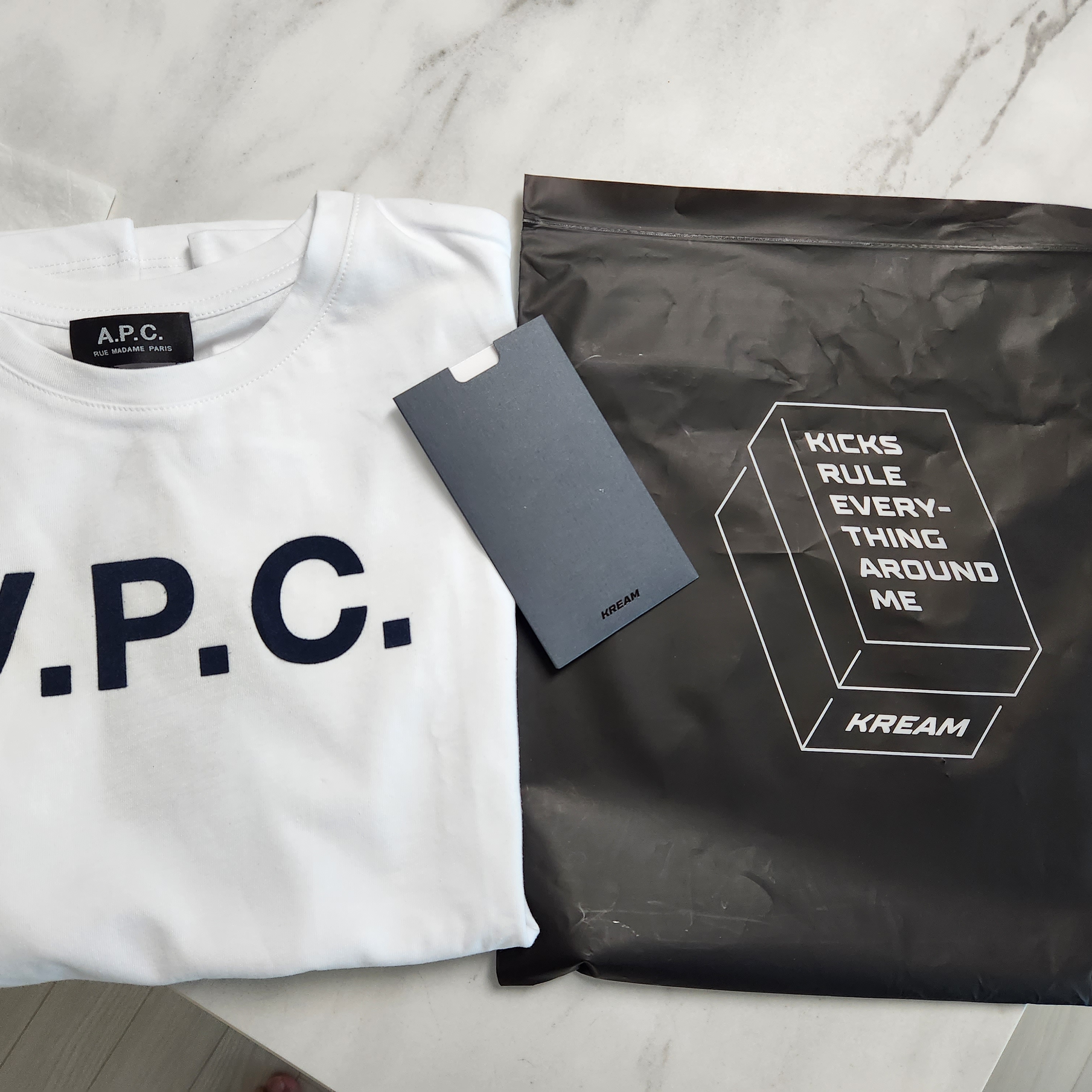 (W) A.P.C. VPC T-Shirt White Dark Navy 착용 스타일