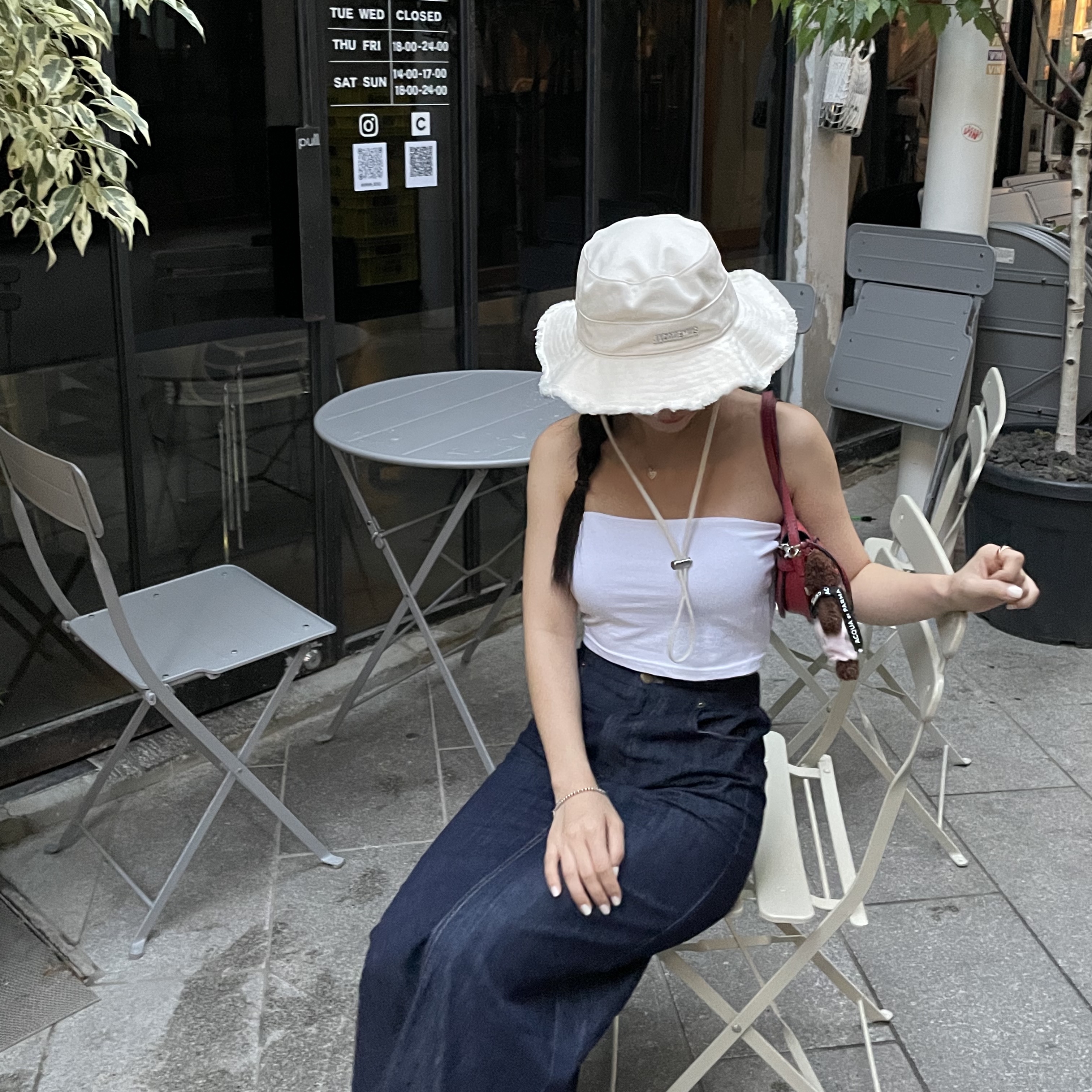 Jacquemus Le Bob Artichaut Bucket Hat Off White 착용 스타일 - 2