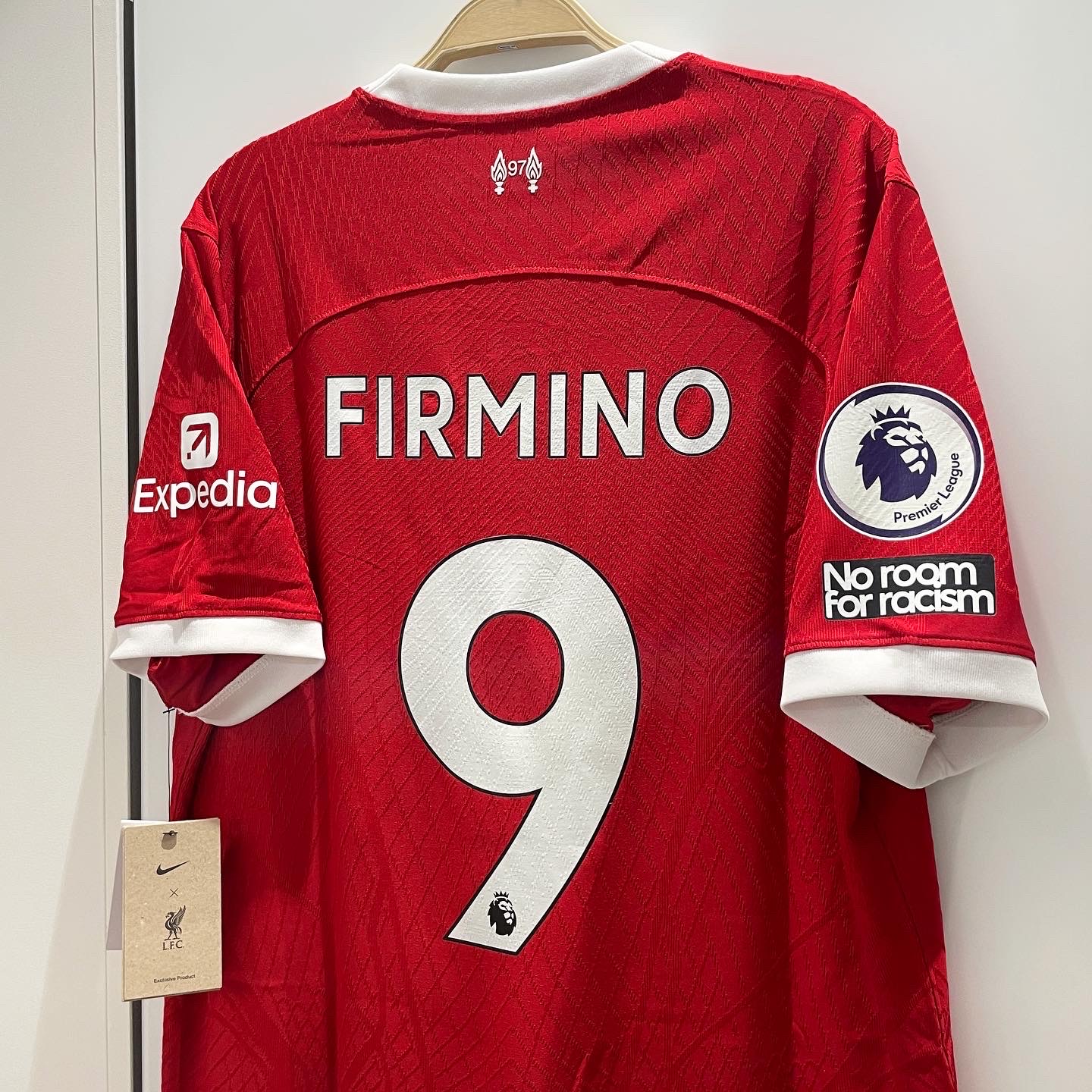 Nike Liverpool FC 2023/24 Dri-Fit Stadium Home Jersey Gym Red (Non Marking Ver.), Nike Liverpool FC 2023/24 Dri-Fit ADV Match Home Jersey Gym Red (Non Marking Ver.) 착용 스타일 - 3