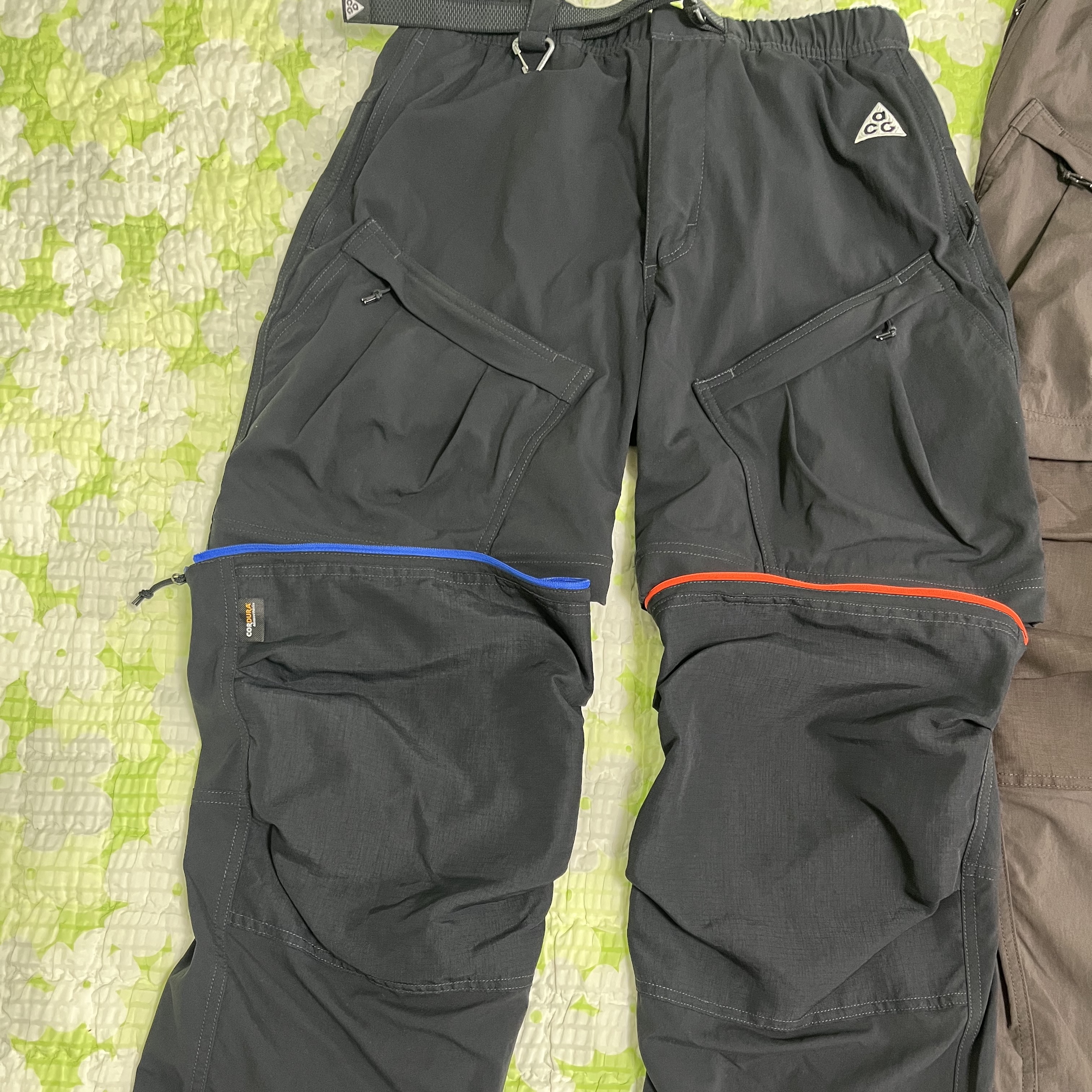 Nike ACG Smith Summit Cargo Pants Velvet Brown - Asia, Nike ACG Smith Summit Cargo Pants Black - Asia 착용 스타일 - 2