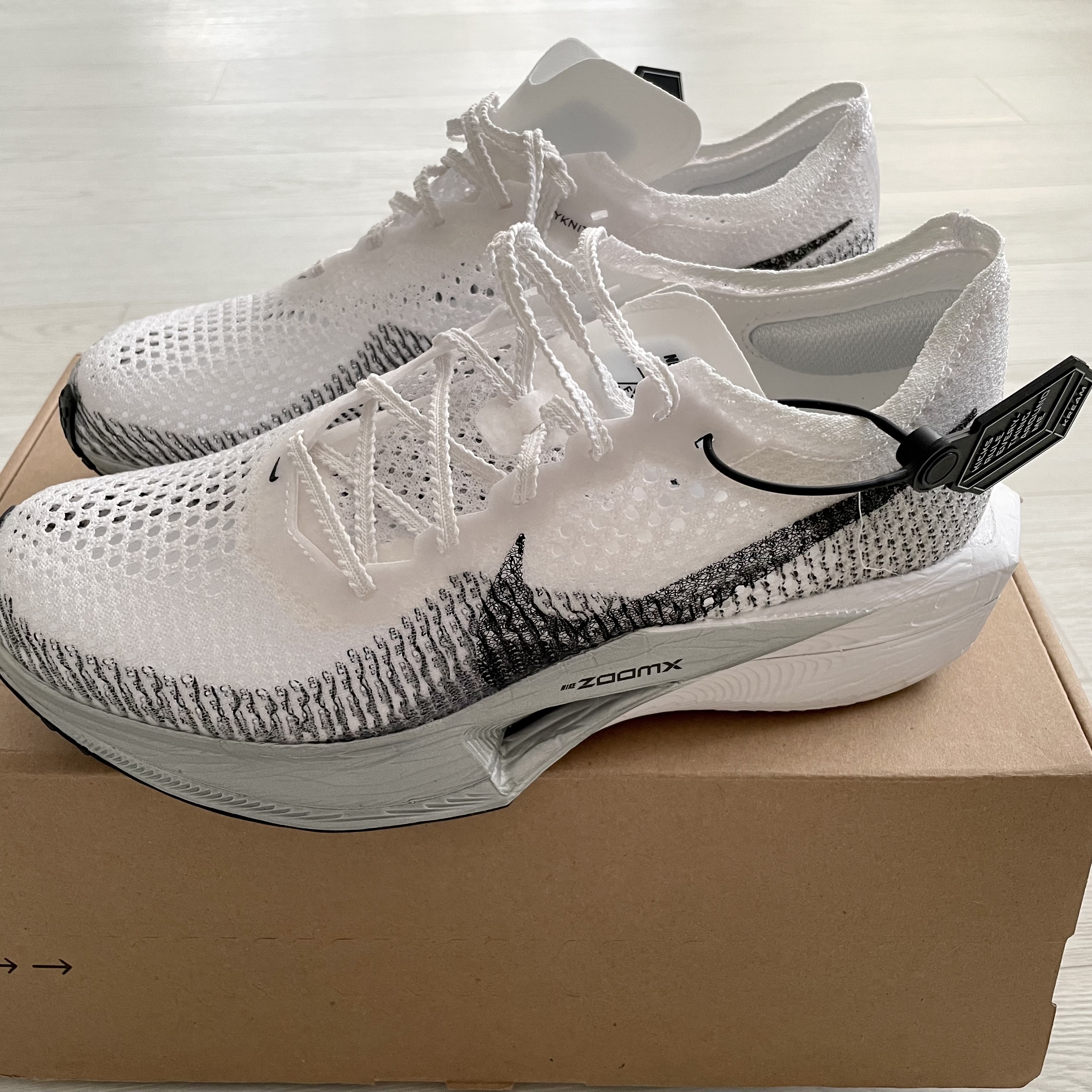 Nike ZoomX Vaporfly Next% 3 White Grey 착용 스타일 - 2