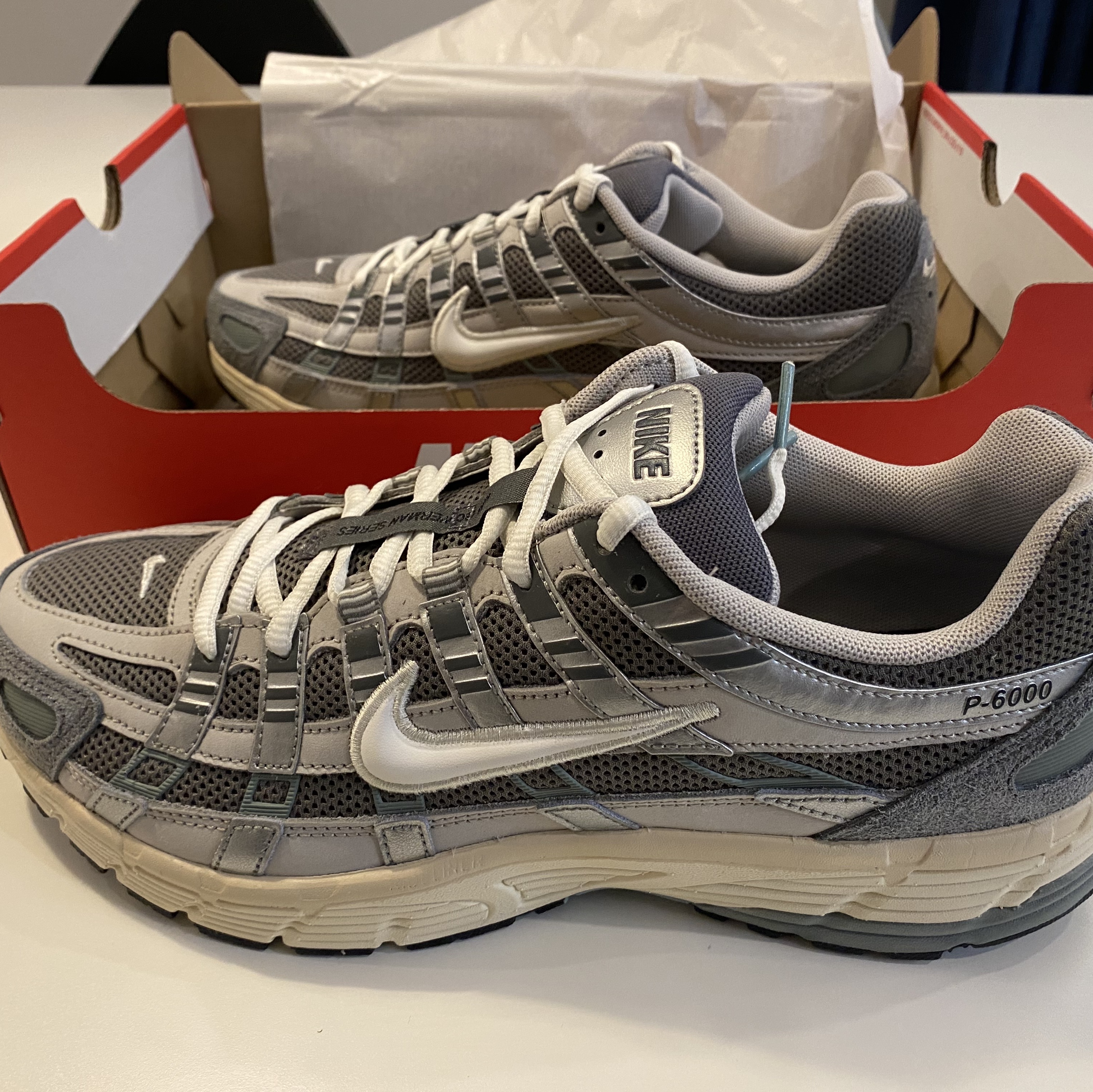Nike P-6000 Flat Pewter Light Iron Ore 착용 스타일 - 4