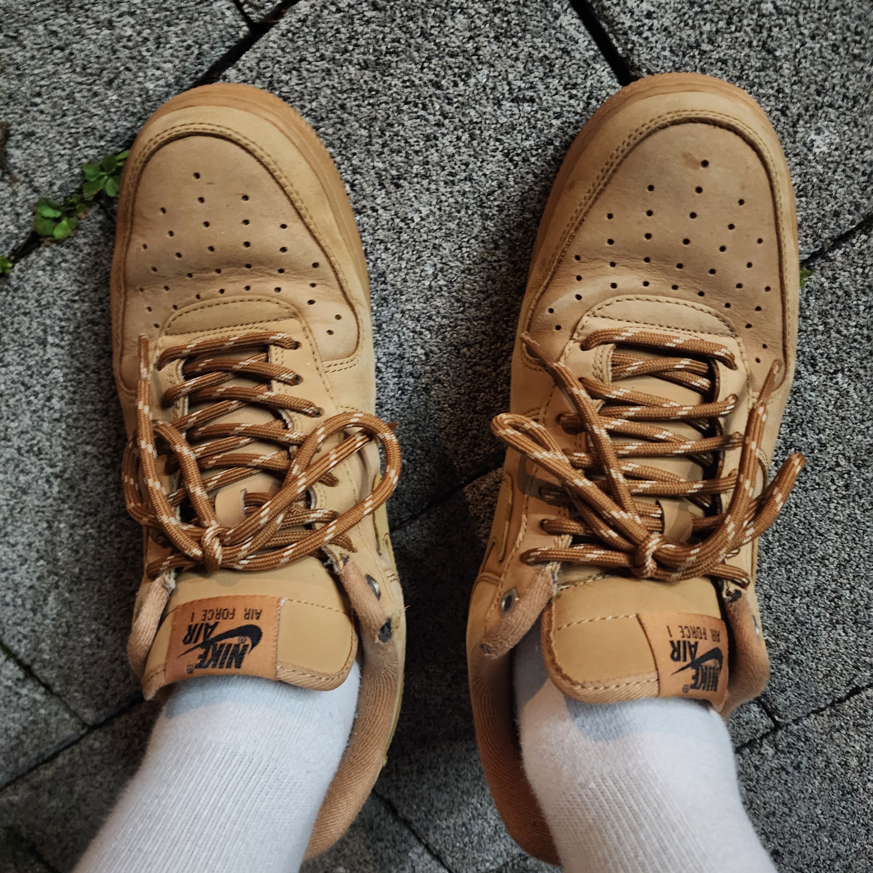 Nike Air Force 1 '07 WB Flax 착용 스타일
