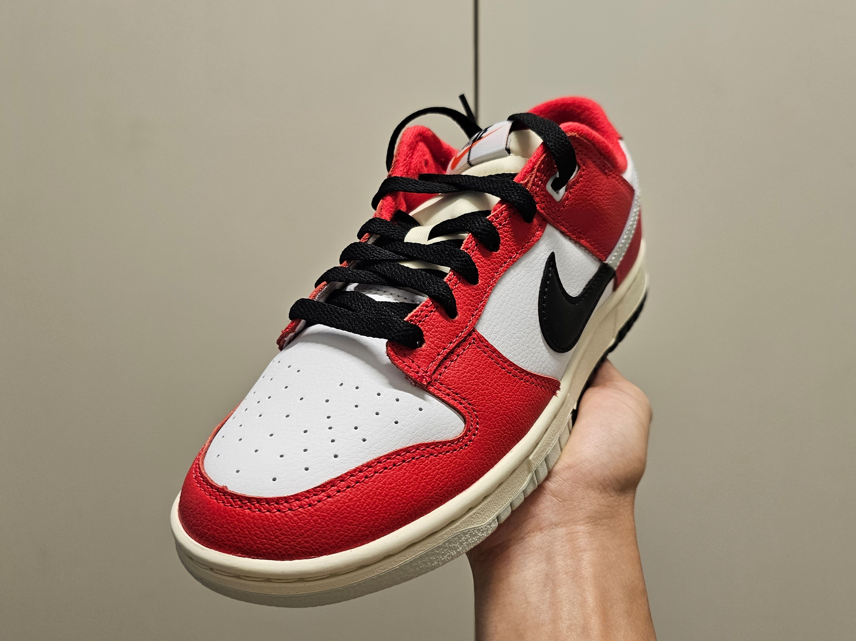 Nike Dunk Low Retro PRM University Red Black 착용 스타일