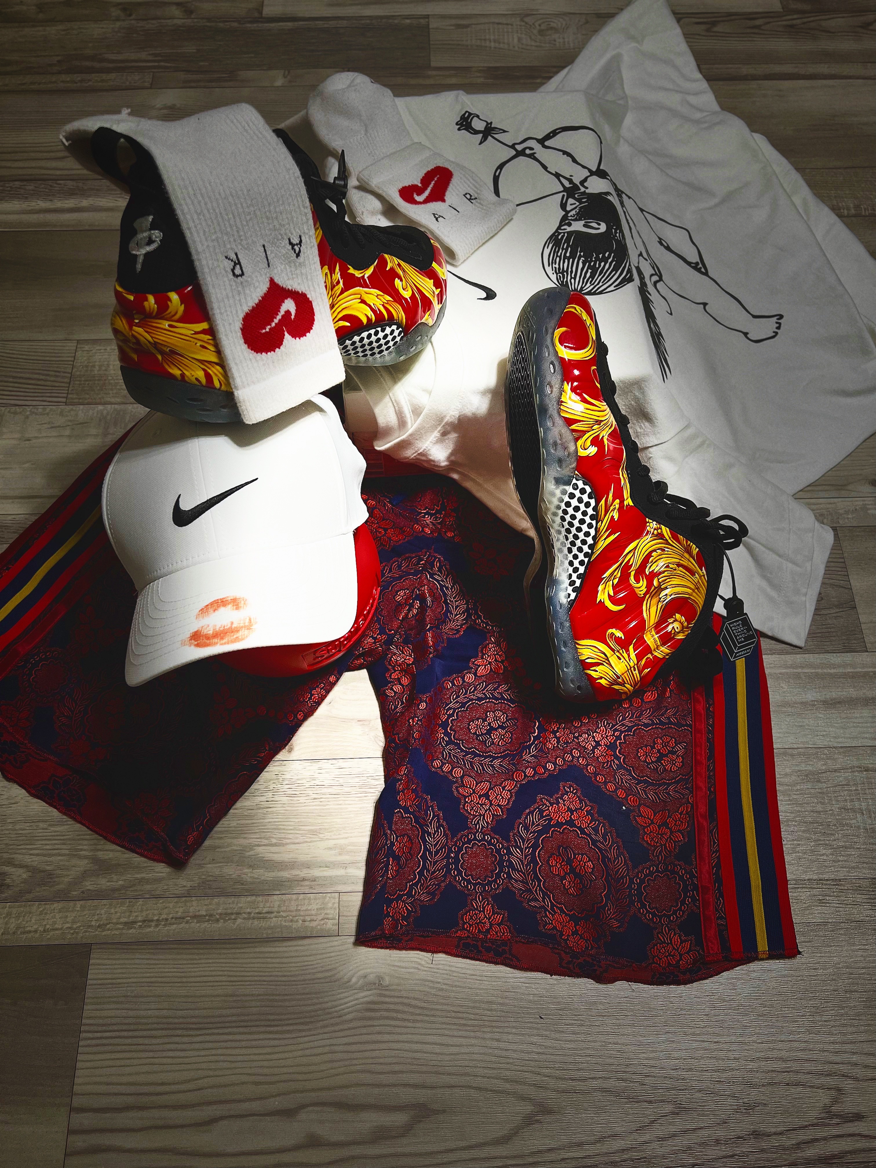 Nike x Supreme Air Foamposite One Red, Supreme Tru Grit 6KG Kettlebell Red - 22FW 착용 스타일 - 3