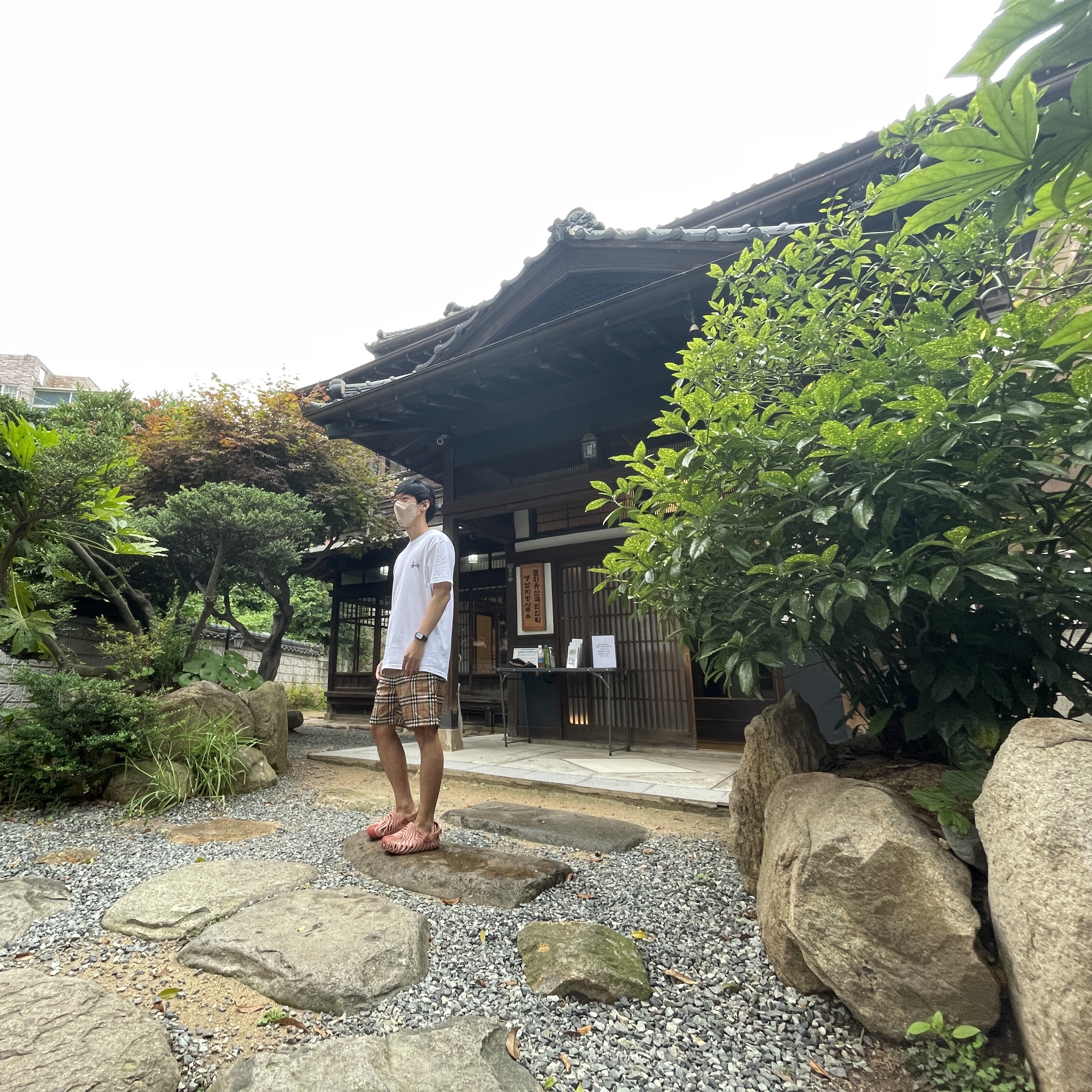 Crocs x Salehe Bembury Pollex Clog Kuwata, Stussy Basic Stussy T-Shirt White 2022 착용 스타일