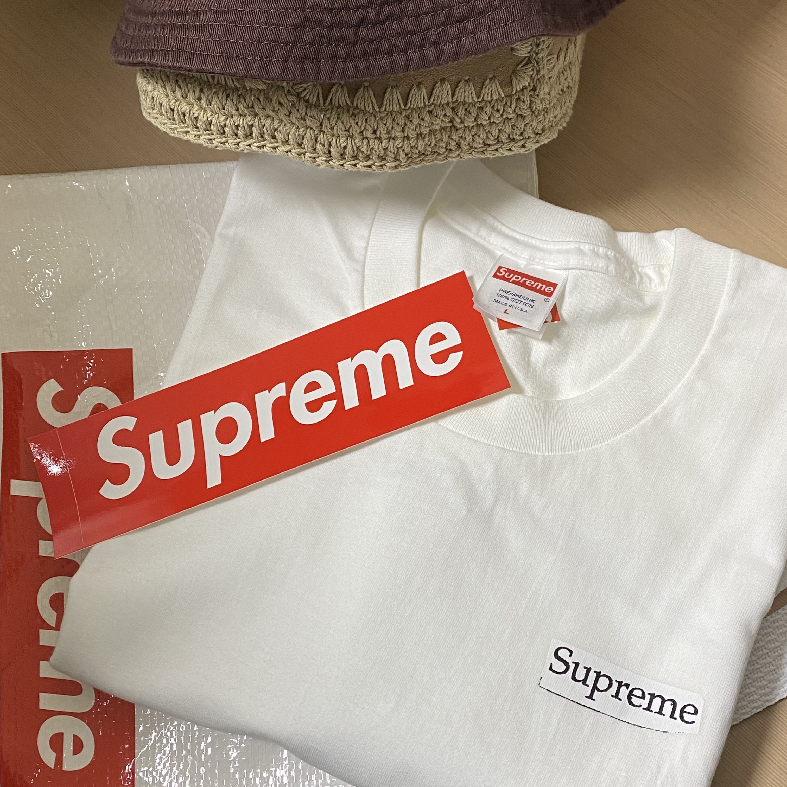 Supreme Blowfish T-Shirt White - 23SS 착용 스타일
