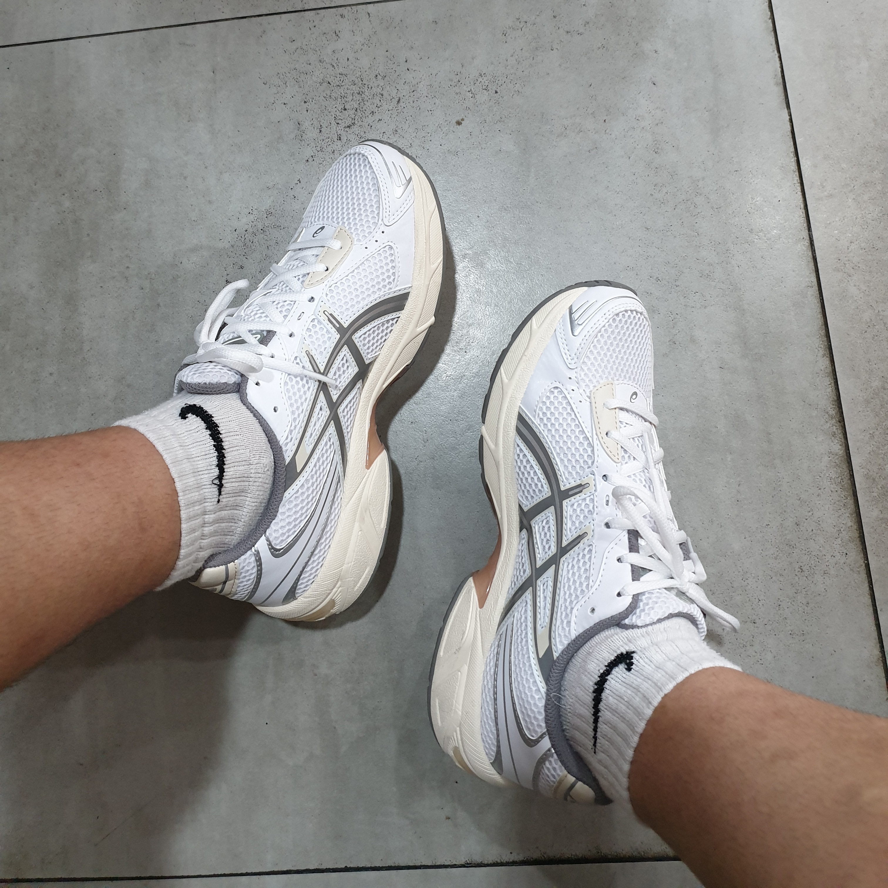 Asics Gel-1130 White Clay Grey 착용 스타일