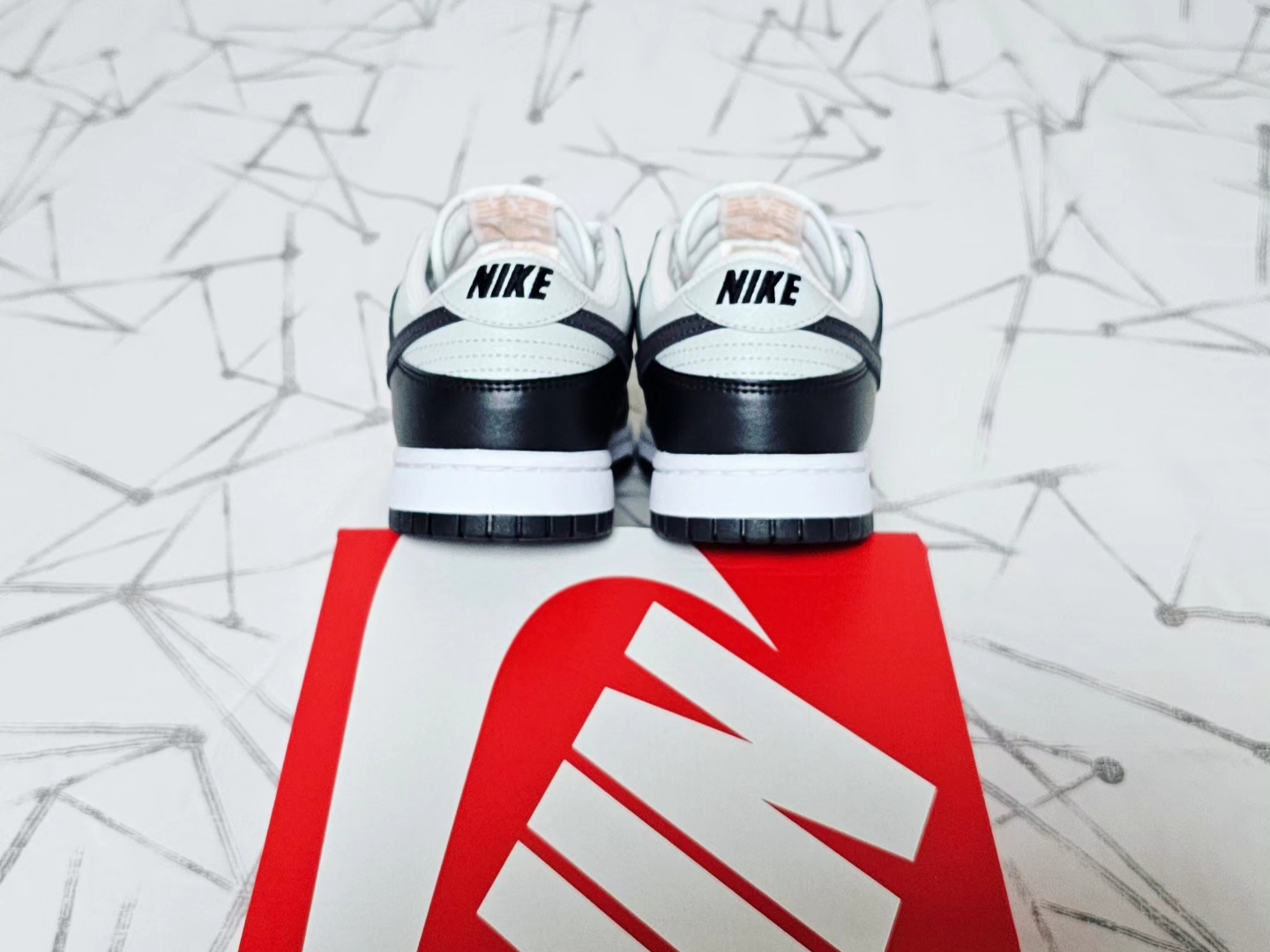Nike Dunk Low Black Orange 착용 스타일 - 5