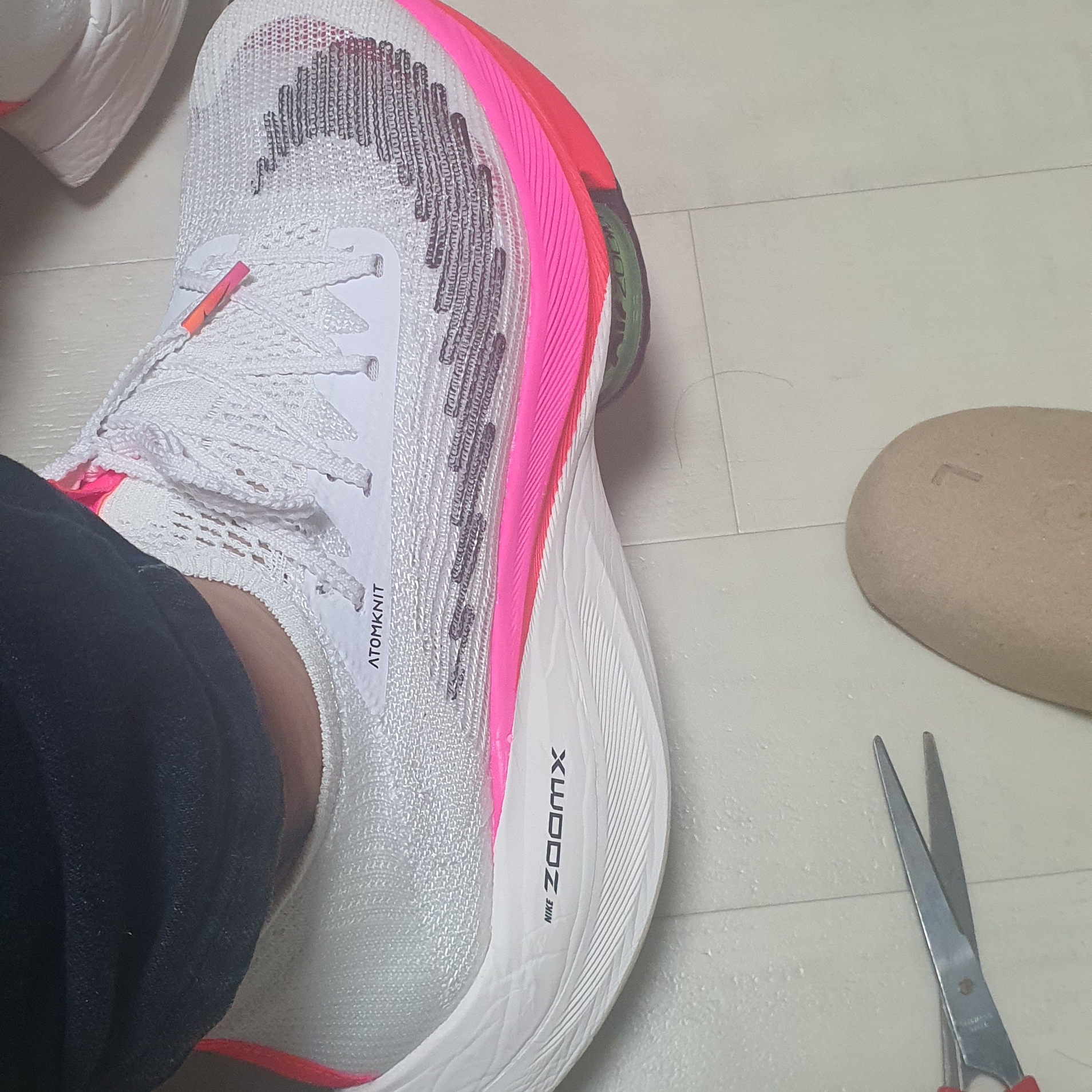 Nike Air Zoom Alphafly Next% Flyknit Rawdacious 착용 스타일 - 1