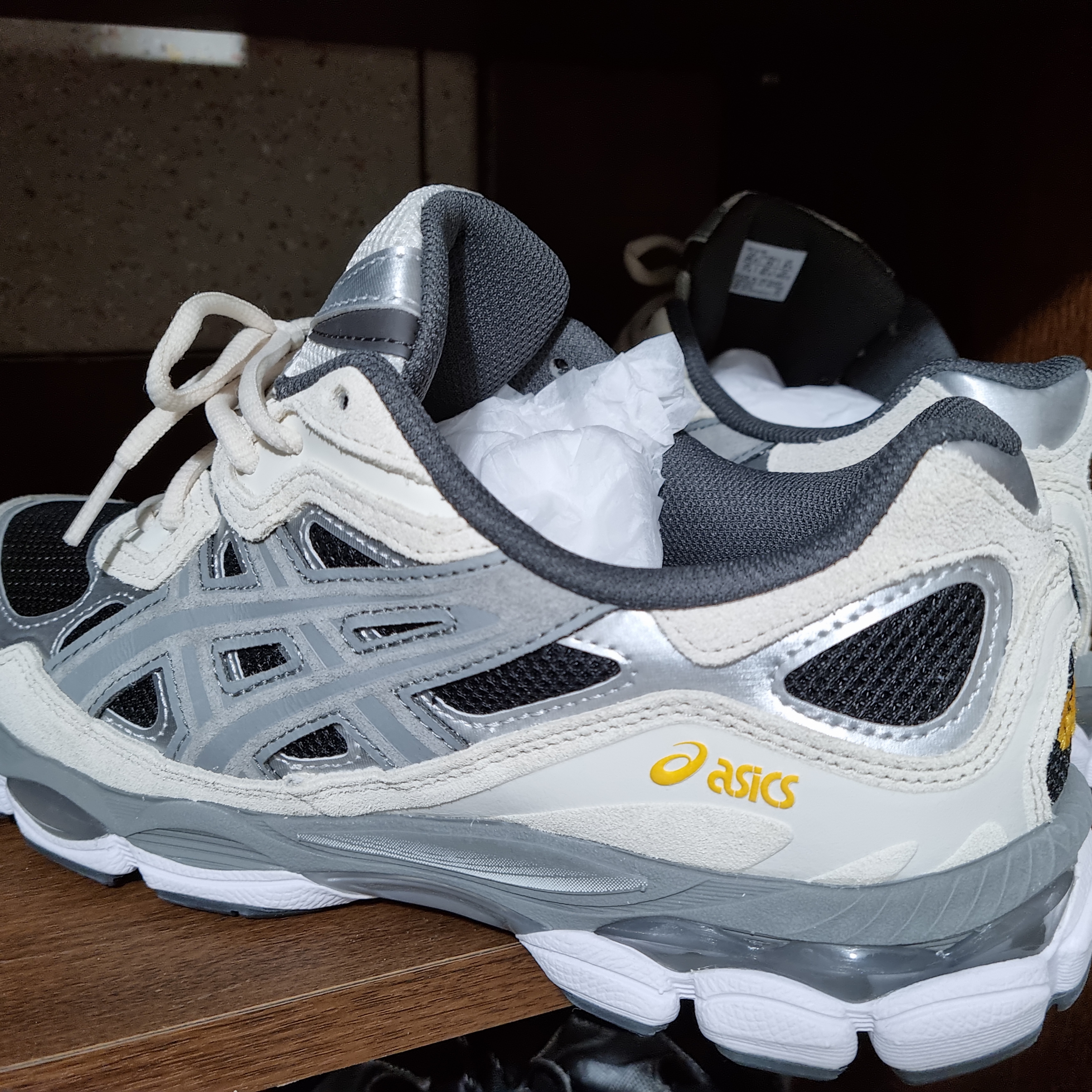 Asics Gel-NYC Black Clay Grey 착용 스타일 - 2