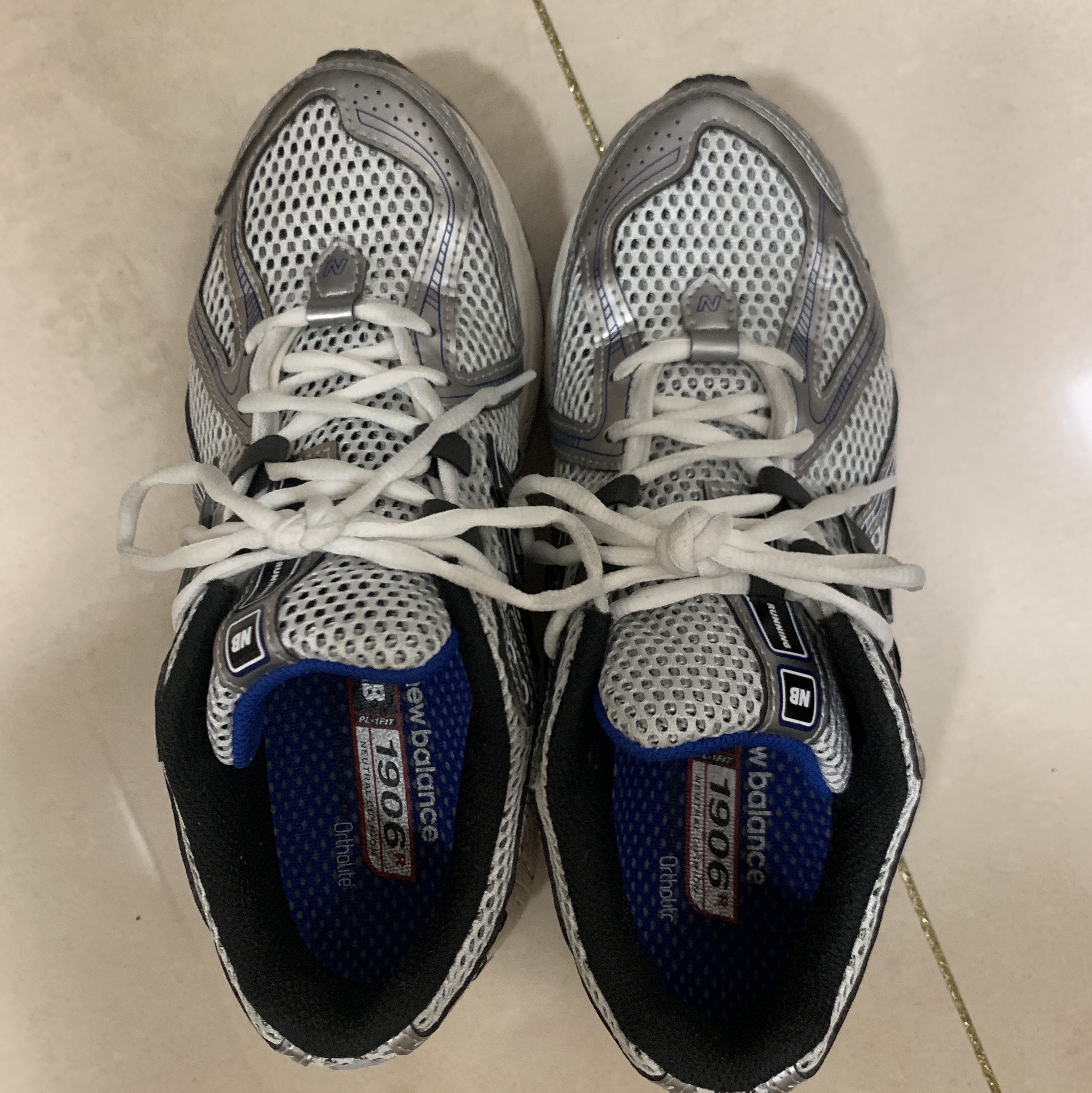 New Balance 1906R Silver Metallic 착용 스타일