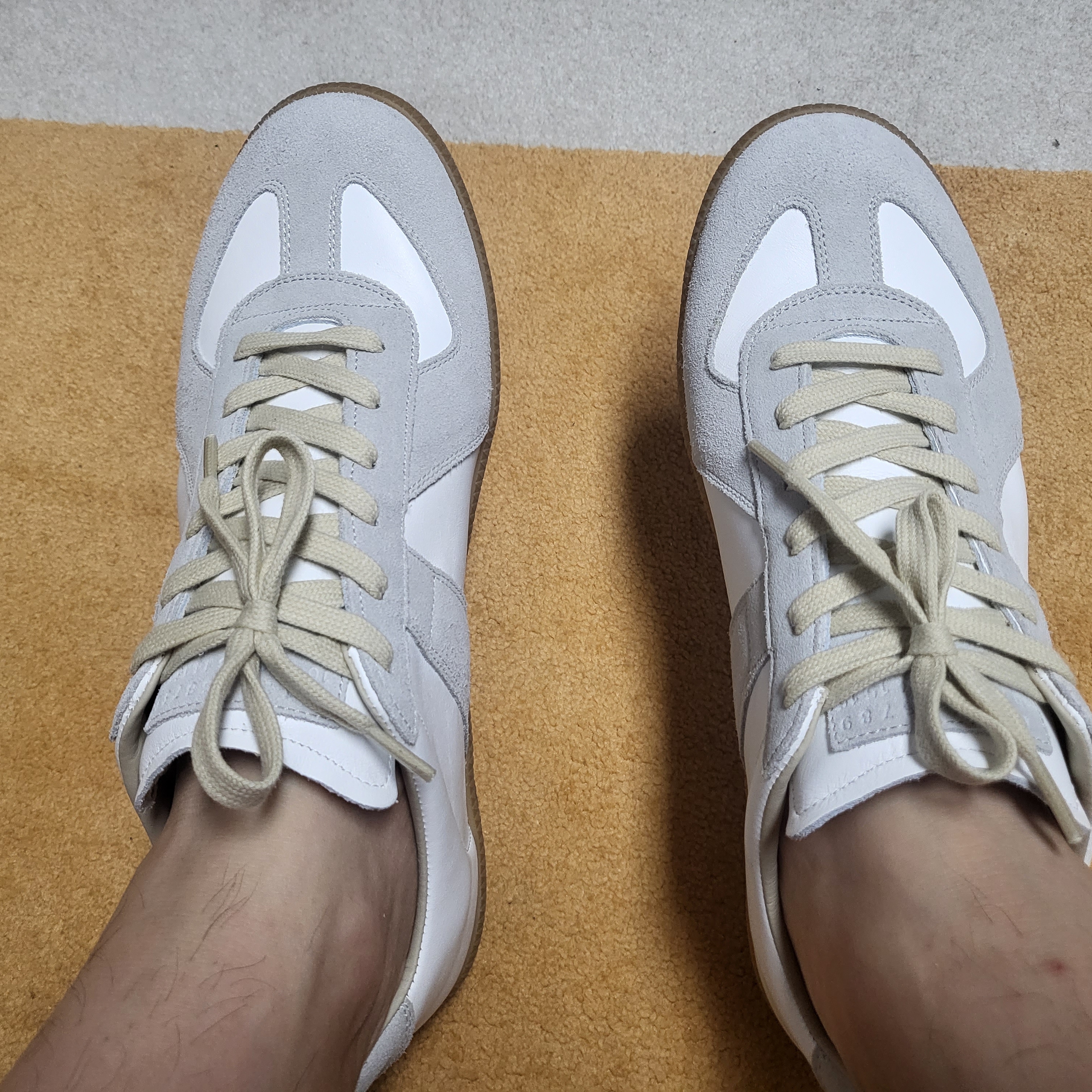 Maison Margiela Calfskin Replica Sneakers 착용 스타일 - 1