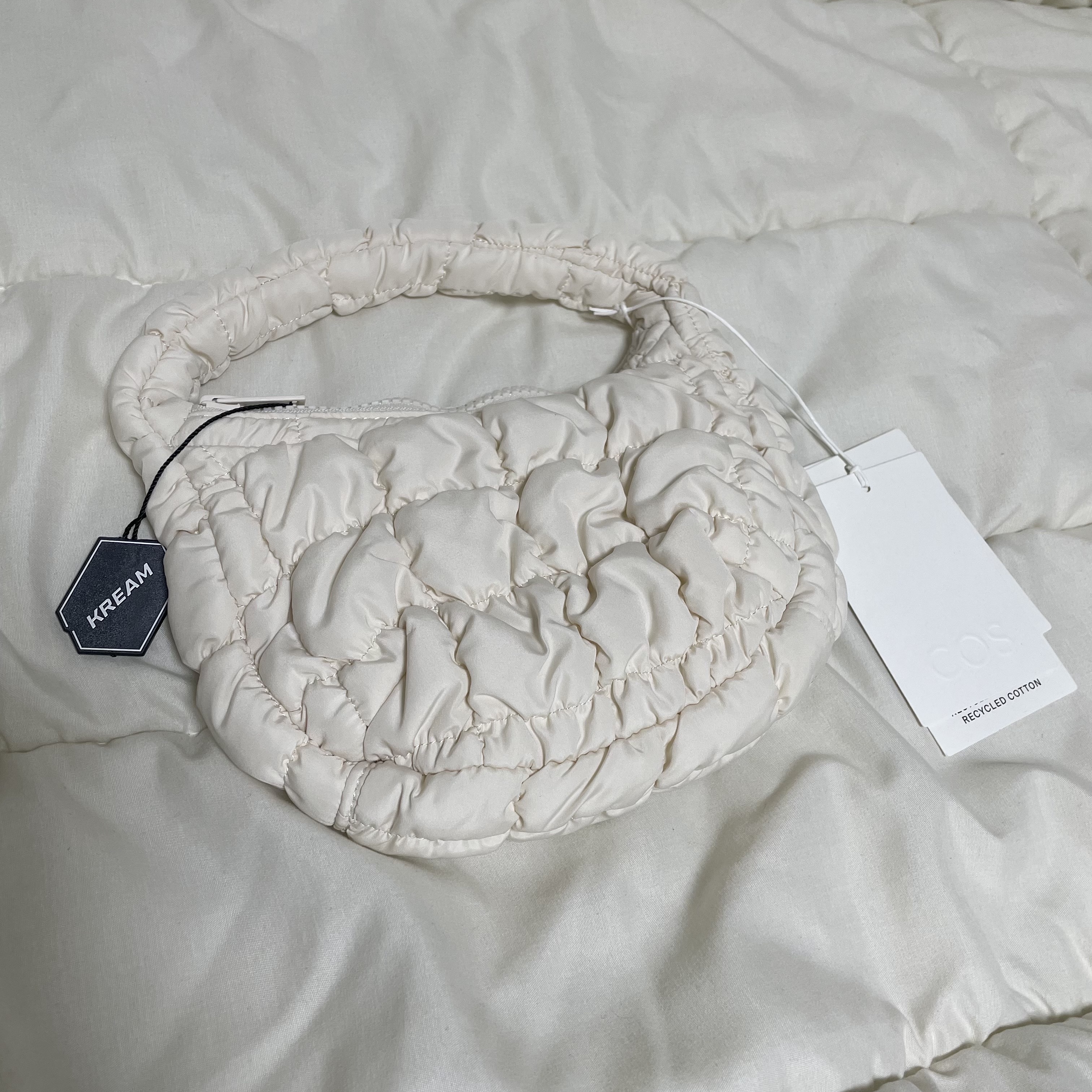 COS Quilted Micro Bag Off White 착용 스타일
