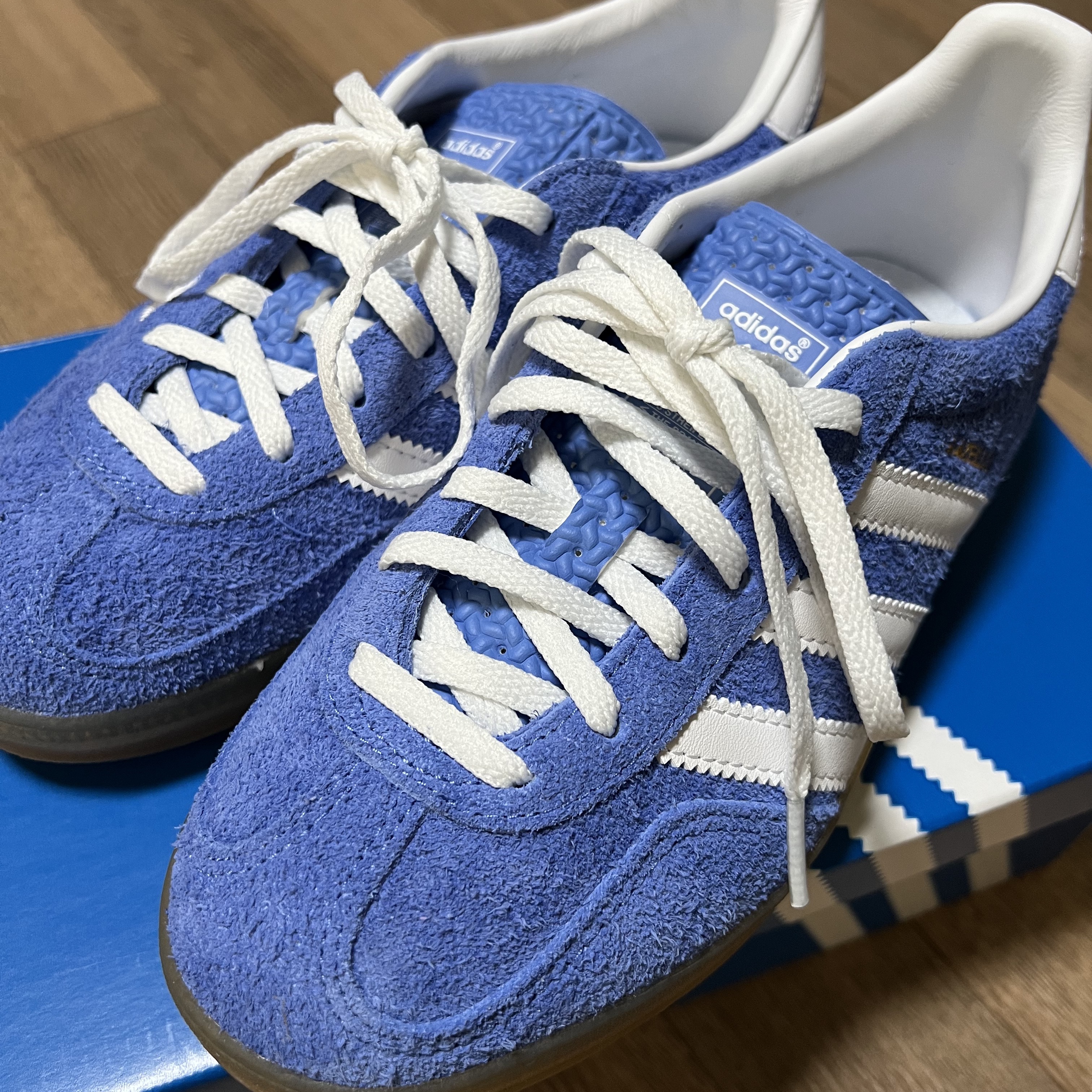 (W) Adidas Gazelle Indoor Blue Fusion Cloud White 착용 스타일