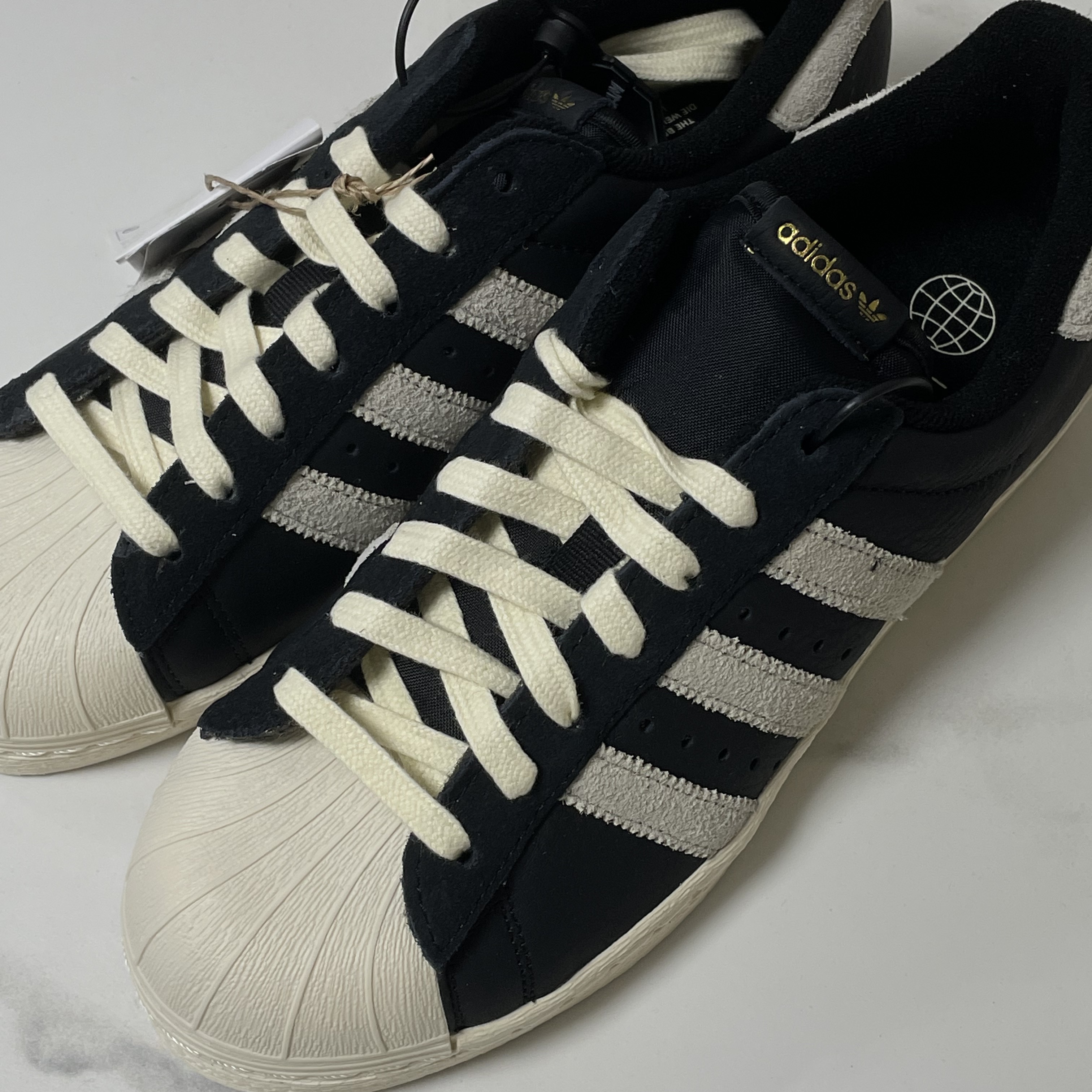Adidas Superstar 82 Black White 착용 스타일