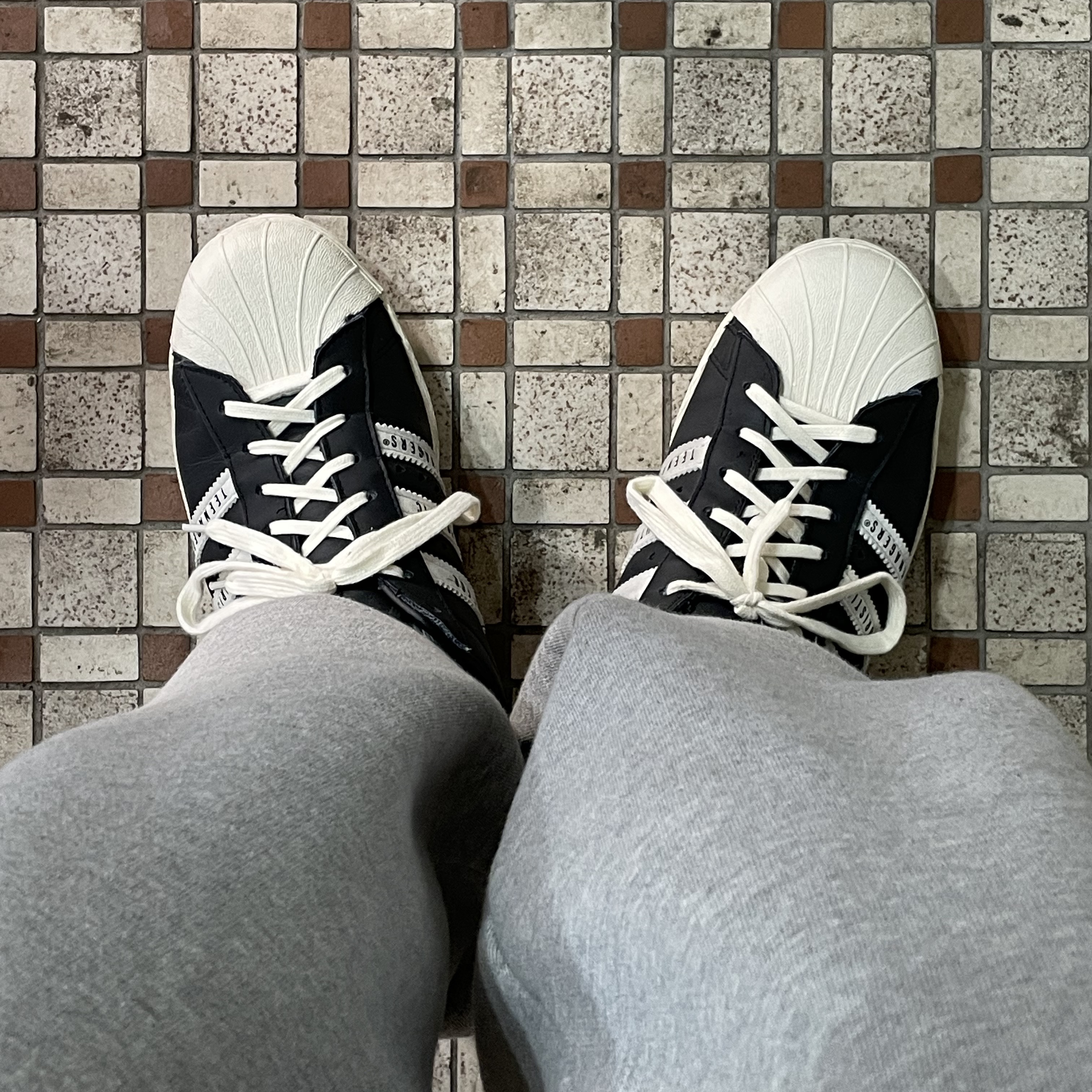 Adidas x Human Made Superstar Black White 착용 스타일 - 1