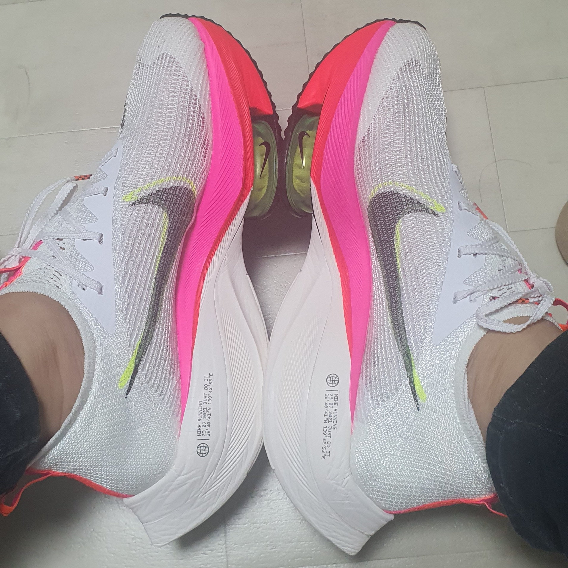 Nike Air Zoom Alphafly Next% Flyknit Rawdacious 착용 스타일 - 2