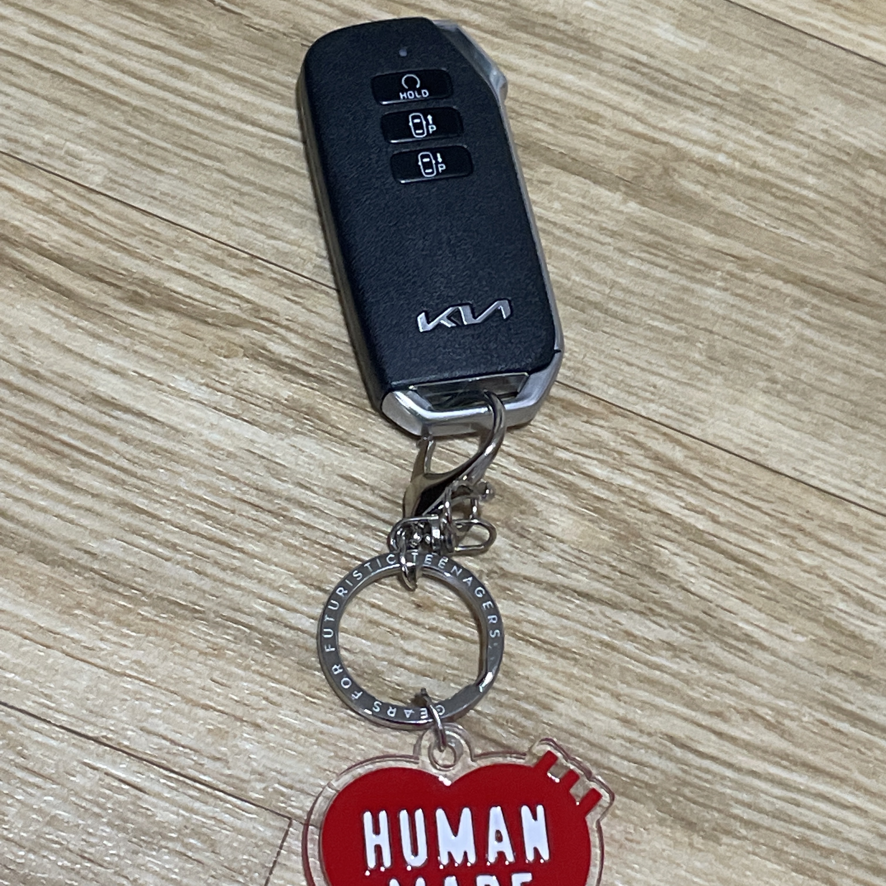 Human Made Heart Keyring Red 착용 스타일