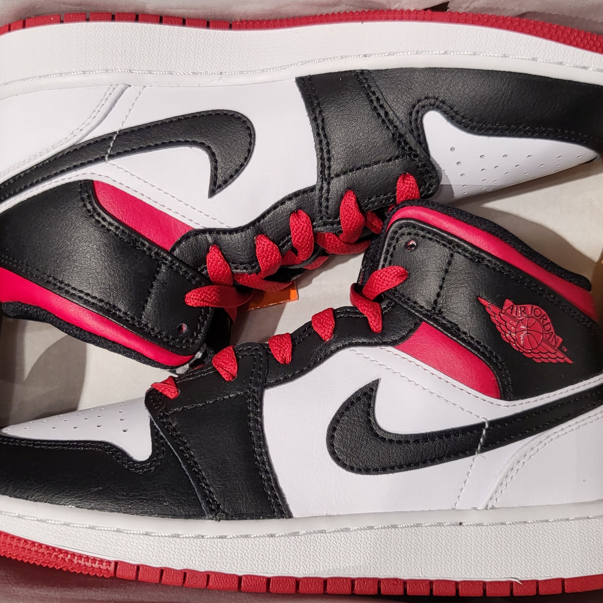 (GS) Jordan 1 Mid Gym Red Black White 착용 스타일