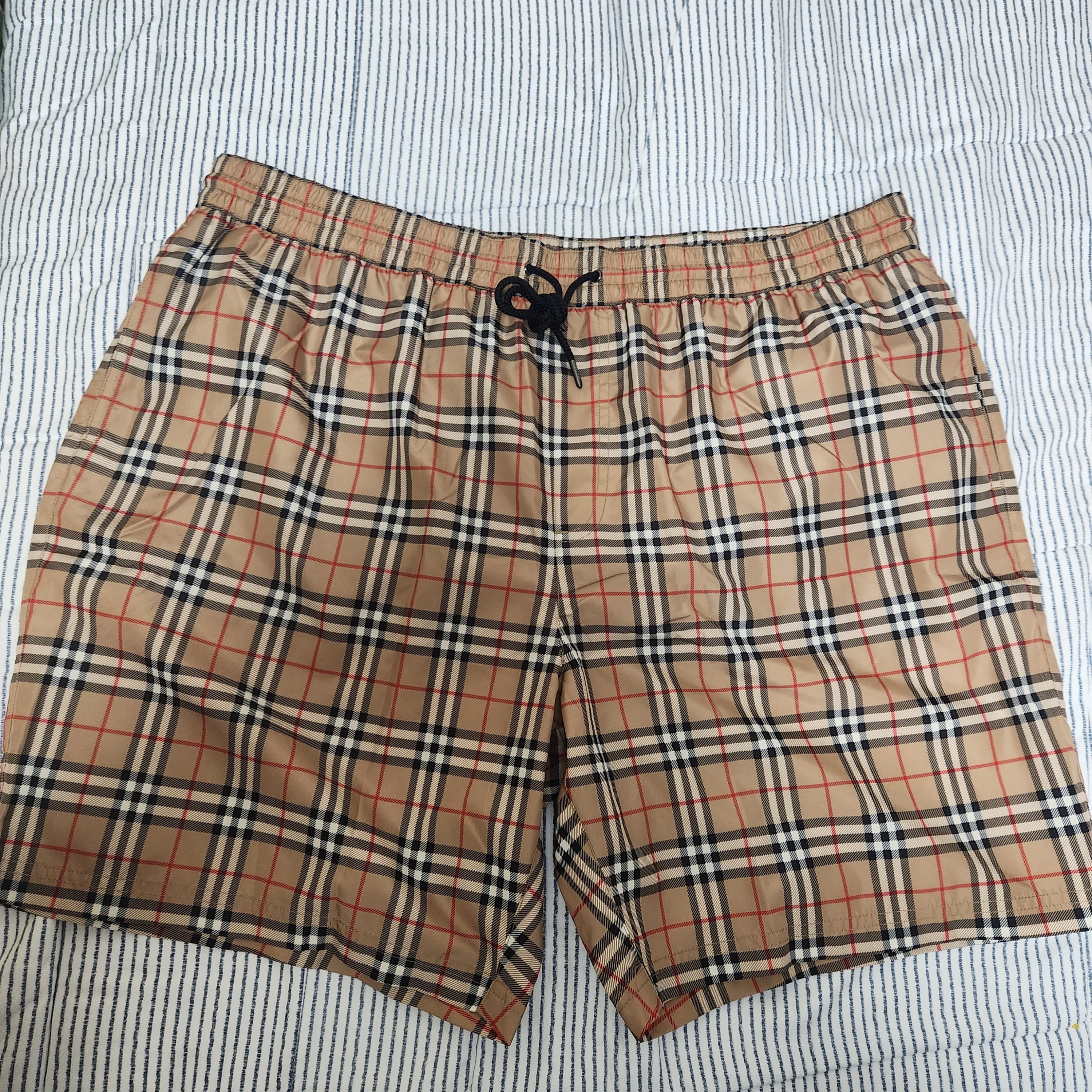 Burberry Small Scale Check Drawcord Swim Shorts Archive Beige 착용 스타일