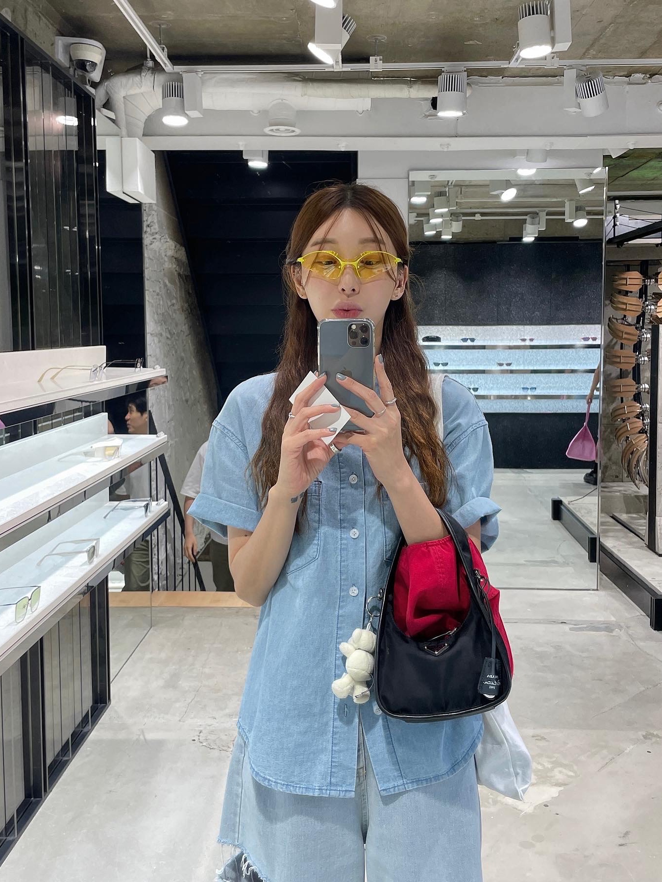 (W) Crocs Skyline Slide Vanilla Black, Supreme Ventile Camp Cap Red - 23SS 착용 스타일 - 2