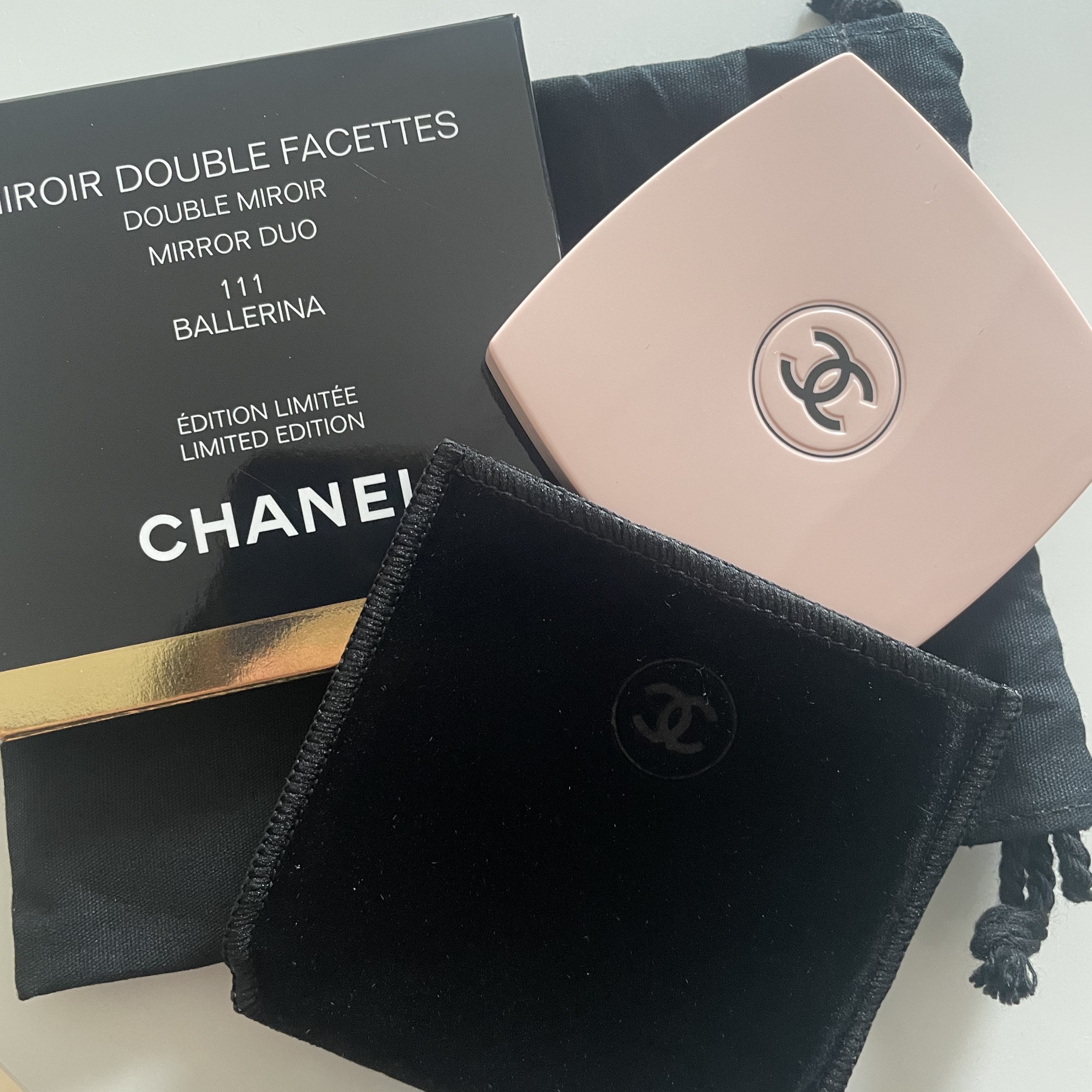 Chanel Codes Couleur Limited Edition Miroir Double Facettes 111 Ballerina 착용 스타일