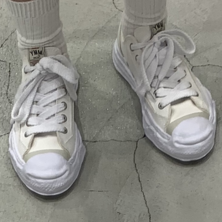 Maison Mihara Yasuhiro Hank OG Sole Canvas Low-top Sneakers White 착용 스타일