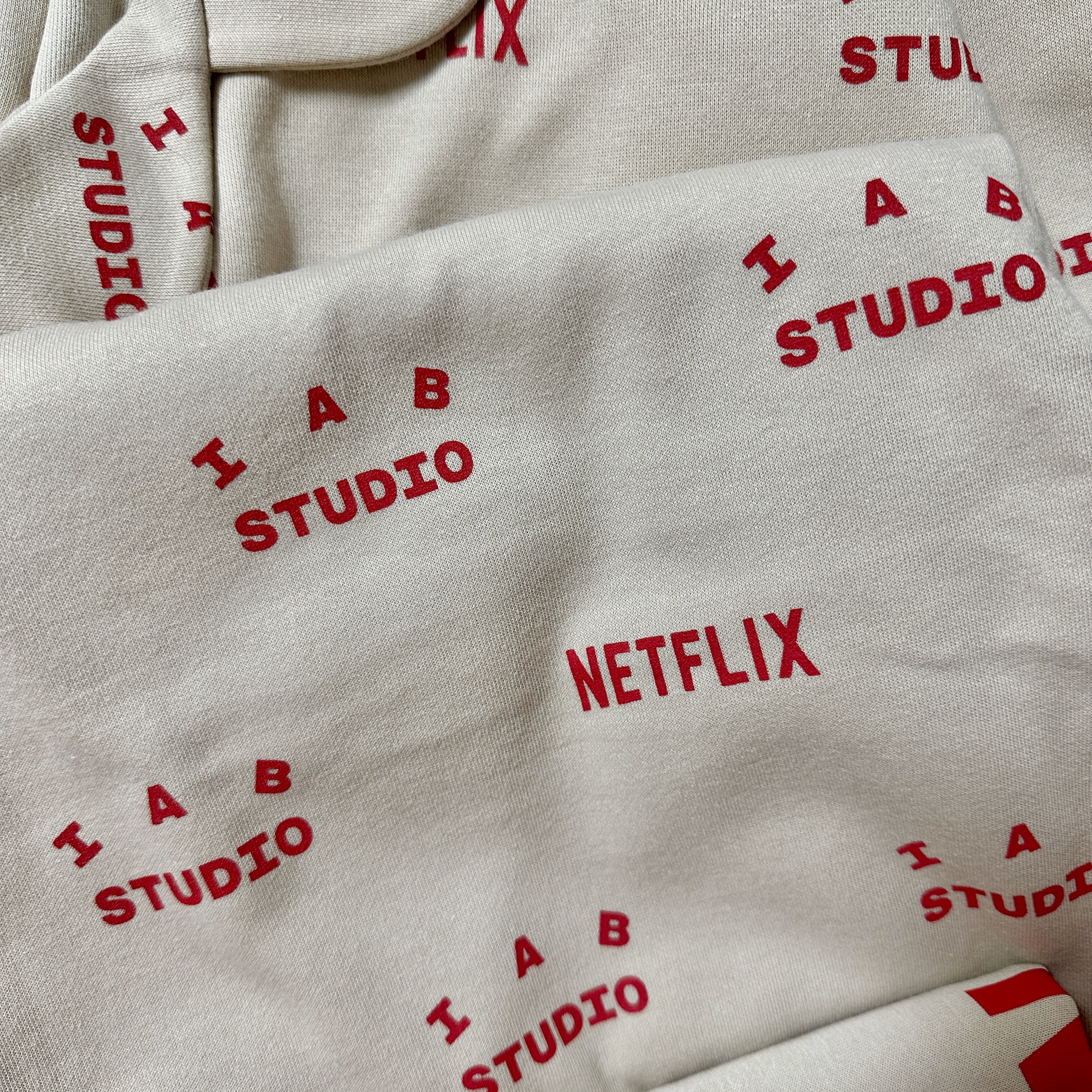 IAB Studio x Netflix Pajama Cushion Cover Set Oatmeal 착용 스타일