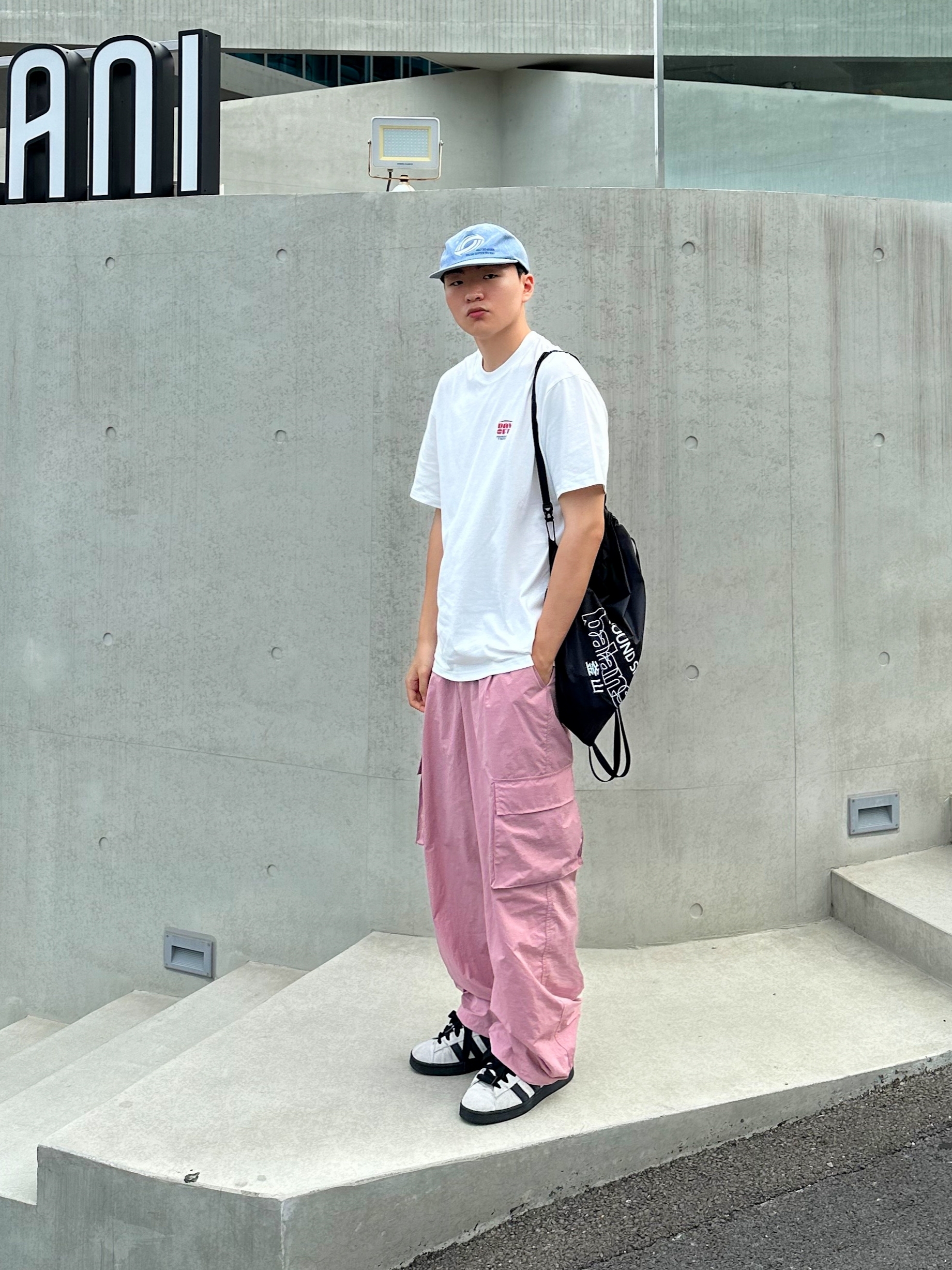 Adidas Campus 00s Cloud White Core Black 착용 스타일 - 2