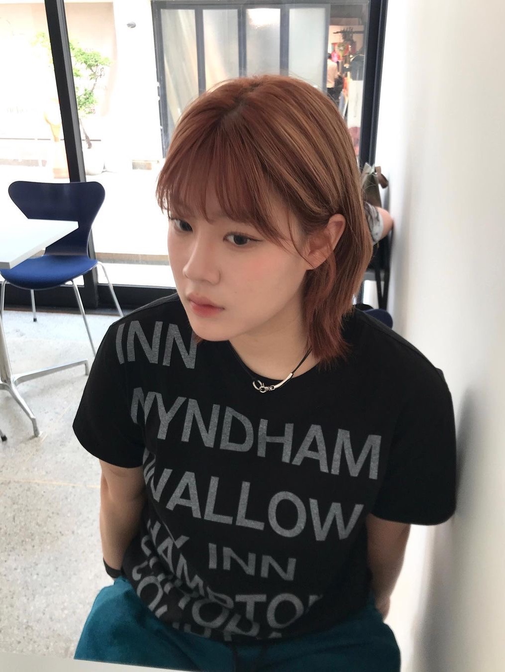 [KREAM 단독] Safarispot Women 1/2 Highway Inn T-Shirt Black White 착용 스타일