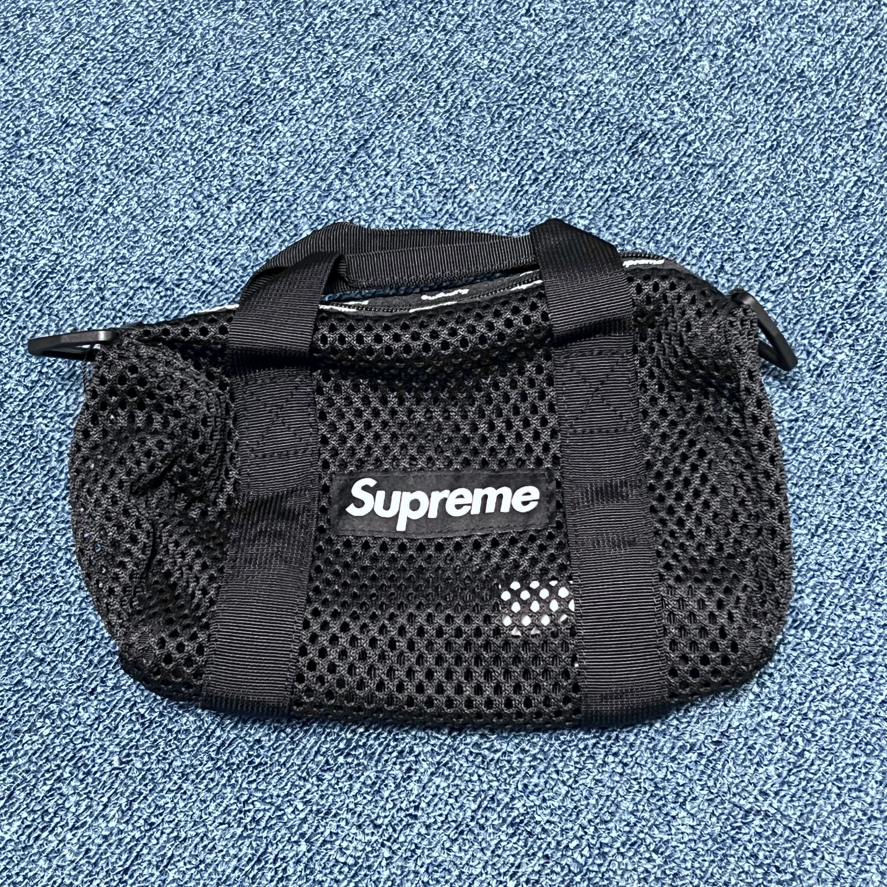 Supreme Mesh Mini Duffle Bag Black - 23SS 착용 스타일