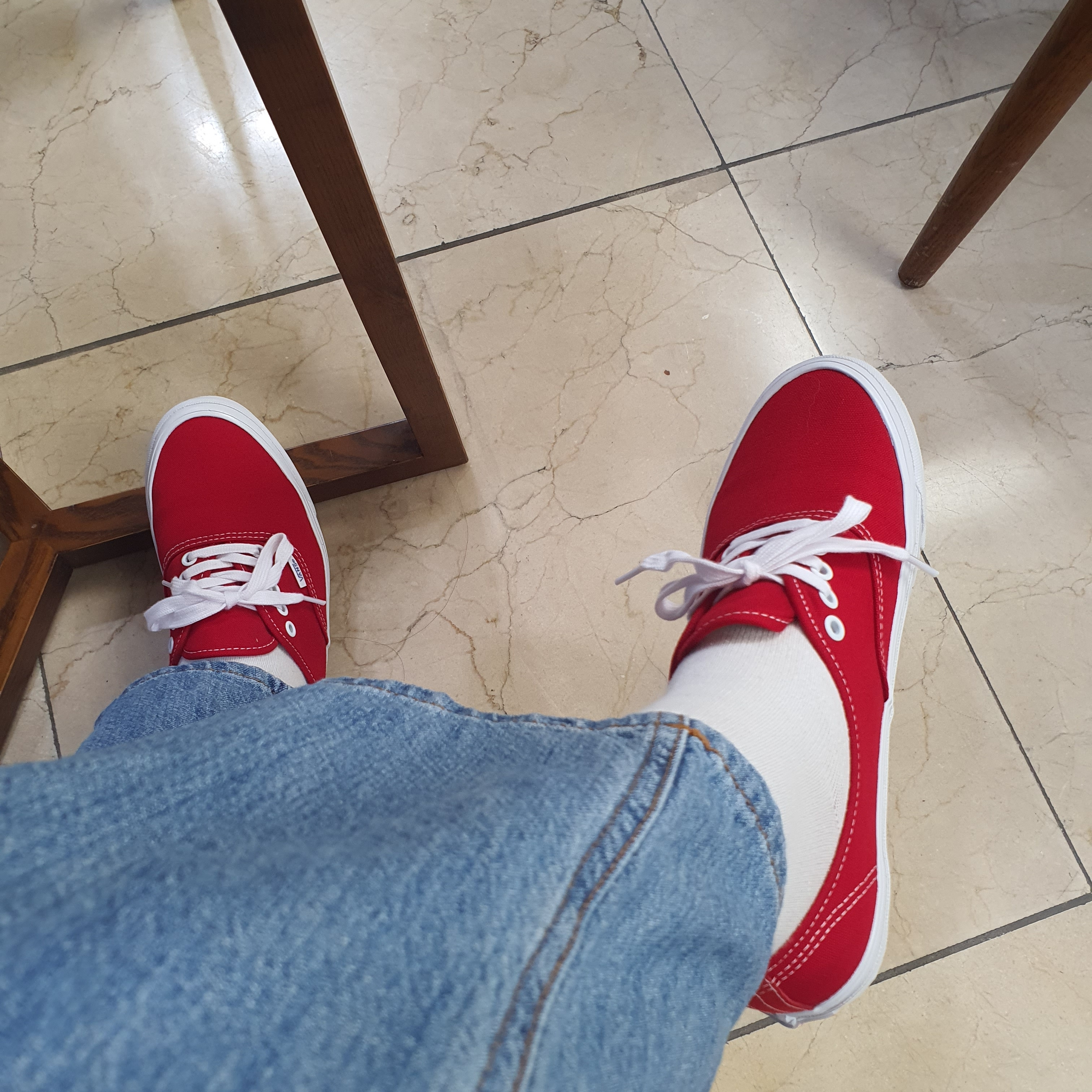 Vans Vault OG Authentic LX Red 착용 스타일