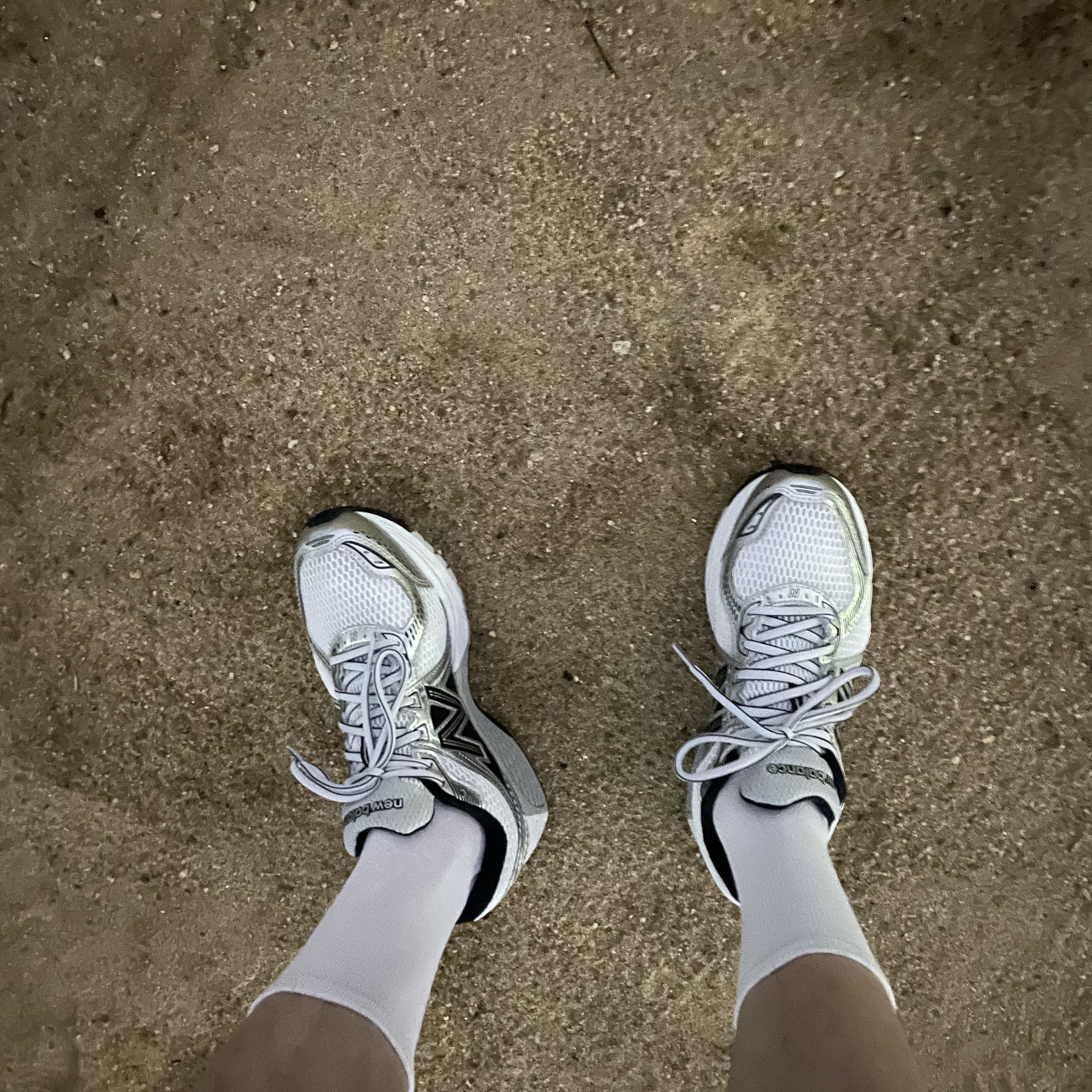 New Balance 860v2 White Black 착용 스타일