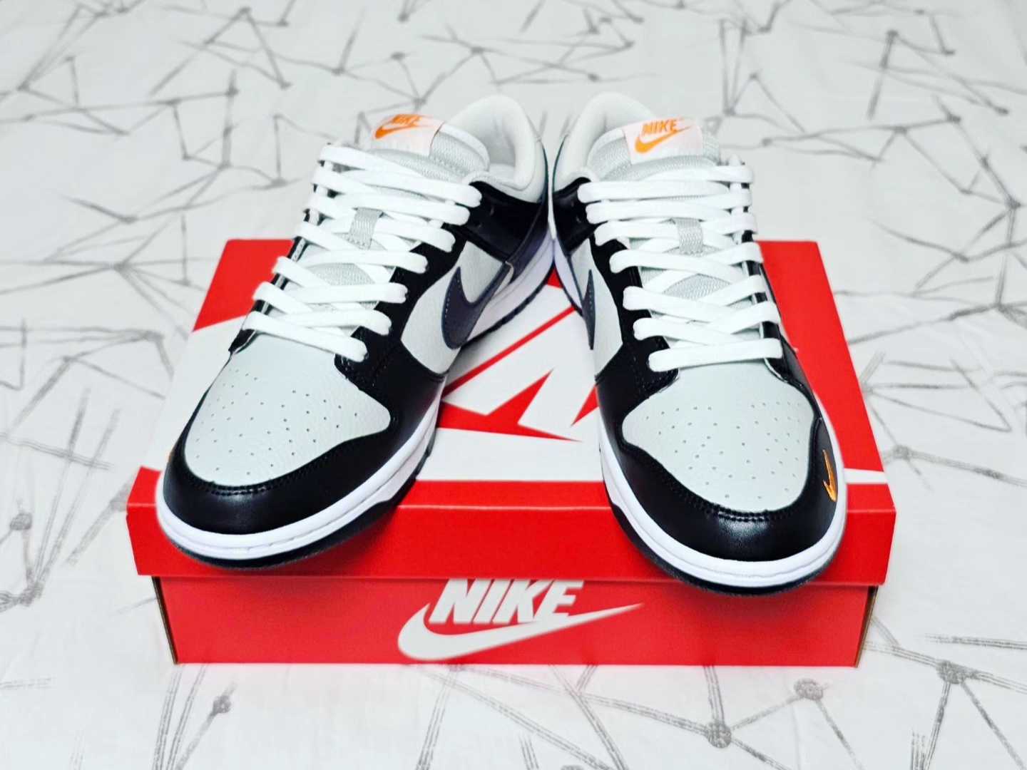 Nike Dunk Low Black Orange 착용 스타일 - 3
