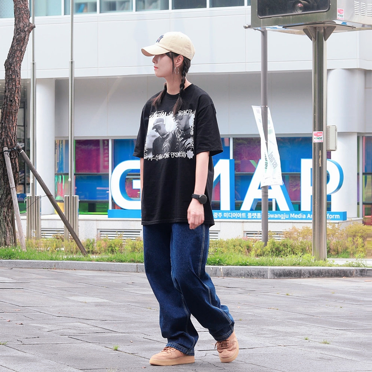 Stussy x Gang Starr Take It Personal T-Shirt Black, Nike Air Force 1 Mid '07 WB Flax 착용 스타일 - 2