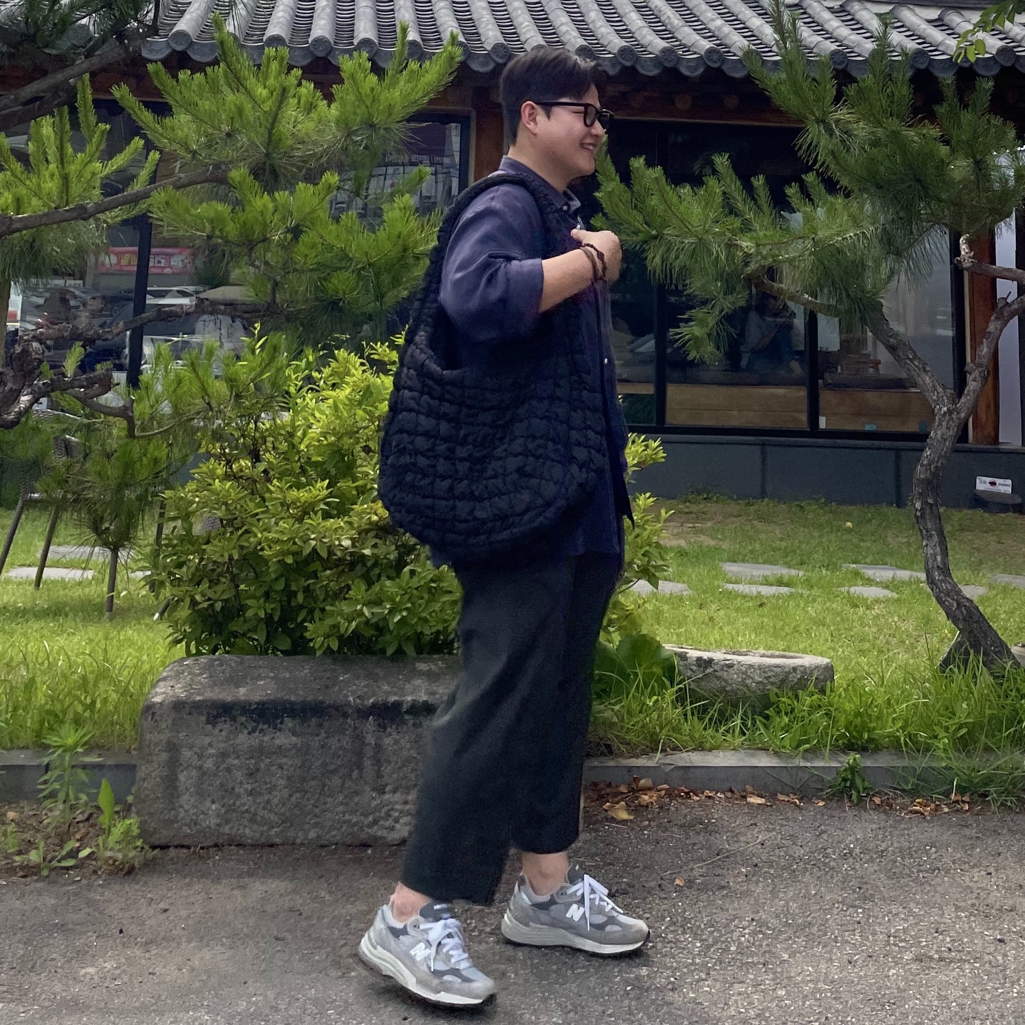 New Balance 992 Made in USA Grey - D Standard, COS Quilted Oversized Shoulder Bag Black 착용 스타일