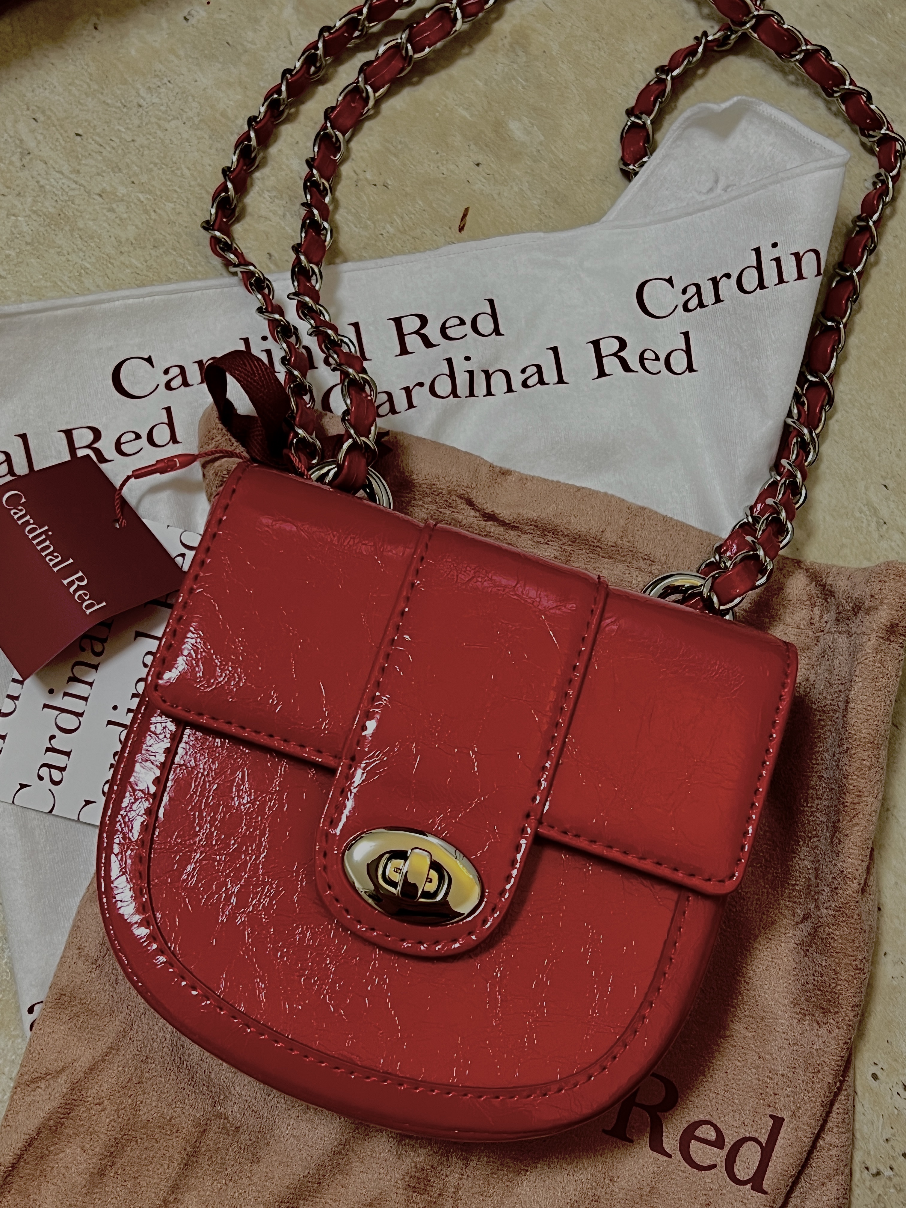 Cardinal Red Munk Bag Red 착용 스타일